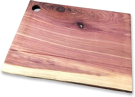 Amazon Com Tabla De Cortar De Madera De Cedro Maciza Borde Vivo Tablero De Madera Con Asa Cada Tablon De Cedro Rojo Es Unico Decoracion Rustica De Cocina 12 0 In X 9 3 In