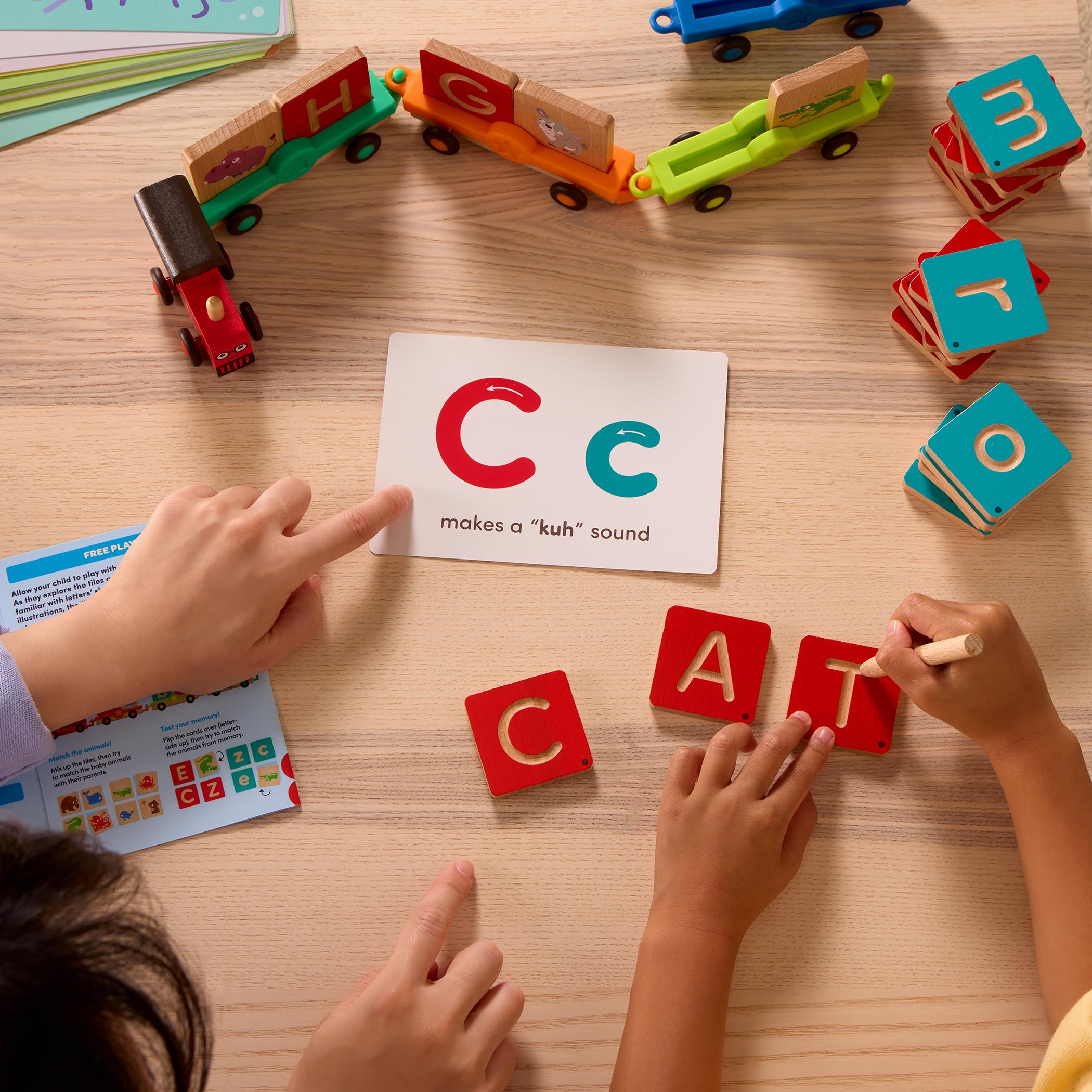 Battat Education – Wooden Alphabet Train Set ABC Letter Train Toy with 84 Pieces for Toddlers – Educational Color & Shape Recognition