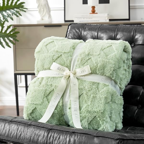 COZY BLISS FAUX FUR TEXTURED THROW BLANKET FOR BED SUPER SOFT FUZZY CHECKERED COUCH BLANKET GIFT FOR WOMEN PREMIUM 3D JACQUARD ALL SEASON USE SAGE GREEN GEOM 60″*80″