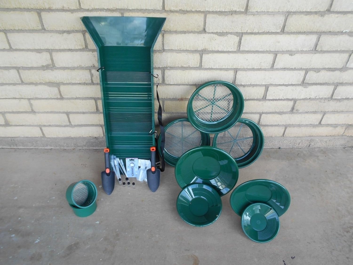 31pc Gold Panning Kit, Classifiers,Gold Pans, Sluice Box & More