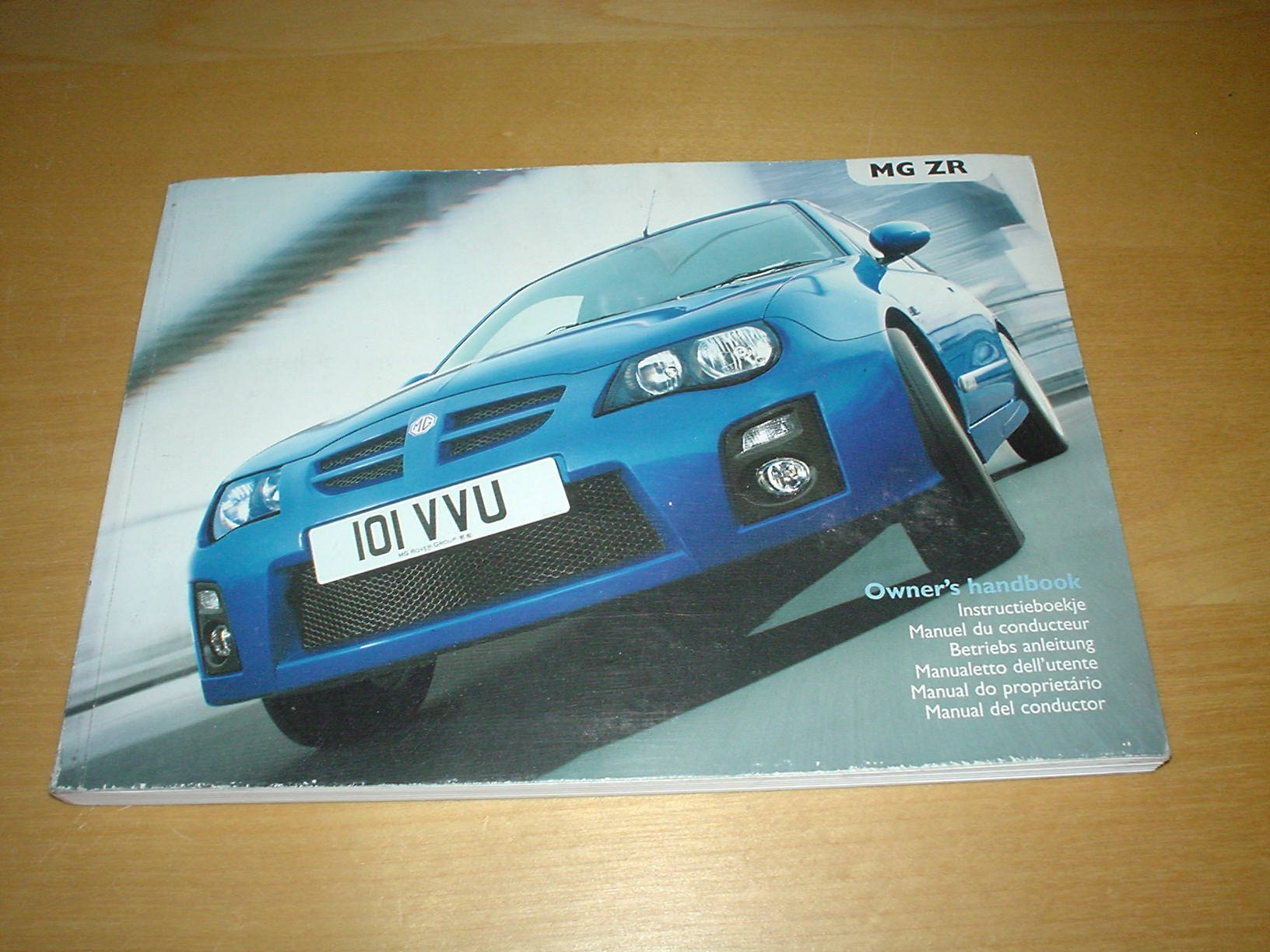 MG ZR OWNERS HANDBOOK & USED SERVICE HISTORY SECTION c/w WALLET (2001 -  2005) MGZR - 1.1 L, 1.4, 1.6, 1.8, PETROL ENGINES 2.0 LITRE DIESEL ENGINES  105 120 ...