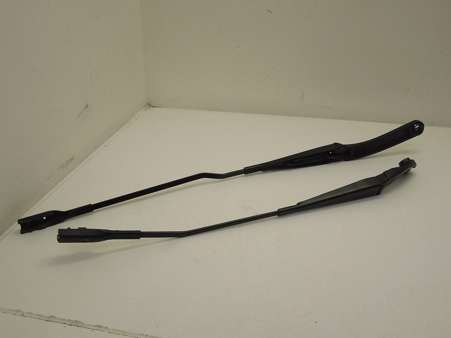 Audi A4 B8 Pair Windscreen Wiper Arms for Aero Wipers Amazon.co.uk Car & Motorbike Audi A4 B8 Pair Windscreen Wiper Arms for Aero Wipers Amazon.co.uk Car & Motorbike