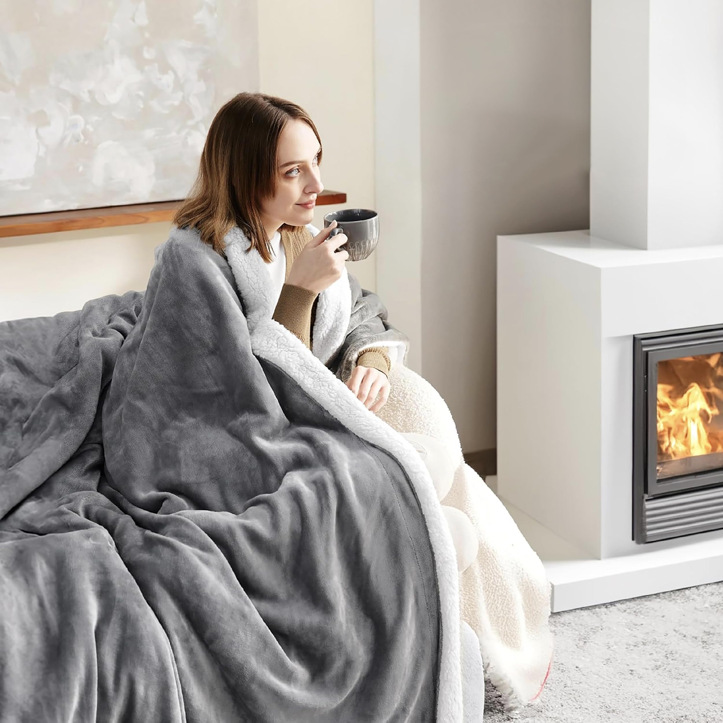 BEDSURE Kuscheldecke Warm Sherpa Wolldecke - Sofadecke, Flauschig Sofaüberwurf Decke, Dicke Couchdecke, Geschenke für Frauen, Flauschige Wohndecke, Grau, 150x200 cm, XL 4