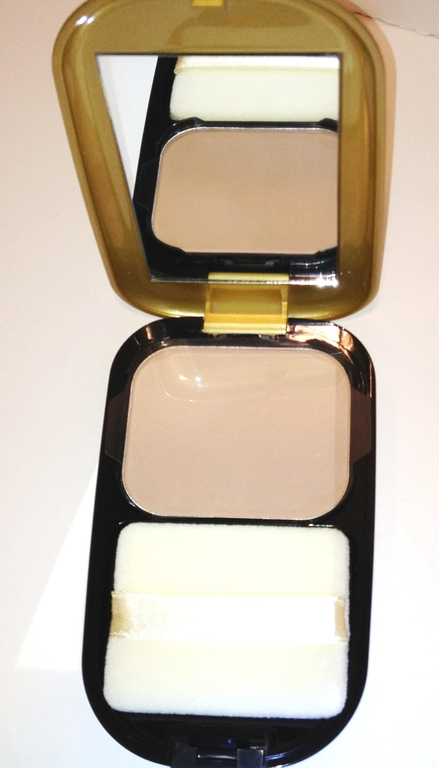 Amore Mio 24K Gold Compact Foundation #03 Ivory (609456861175)