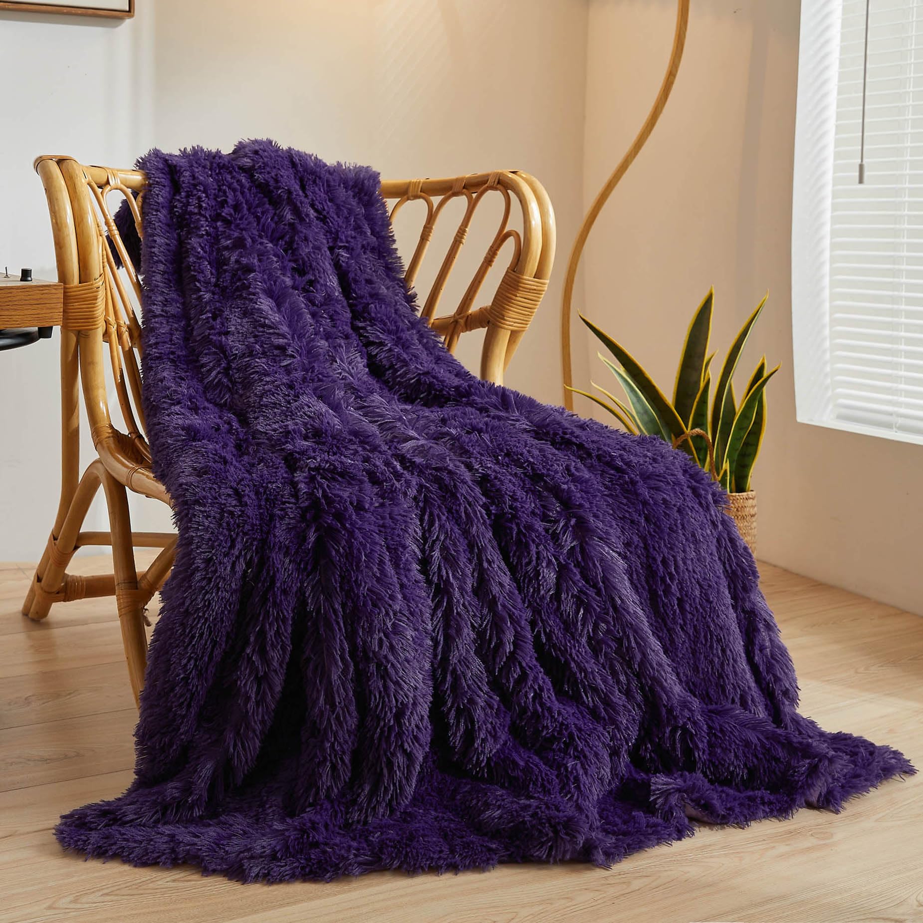 XeGe Plush Faux Fur Blanket, Dark Purple Luxurious Shaggy Furry Throw Single, Thick Fluffy Microfiber Velvet Couch Blanket, Ultra Soft Fuzzy Office Lap Throw for Sofa Bed Car Purple