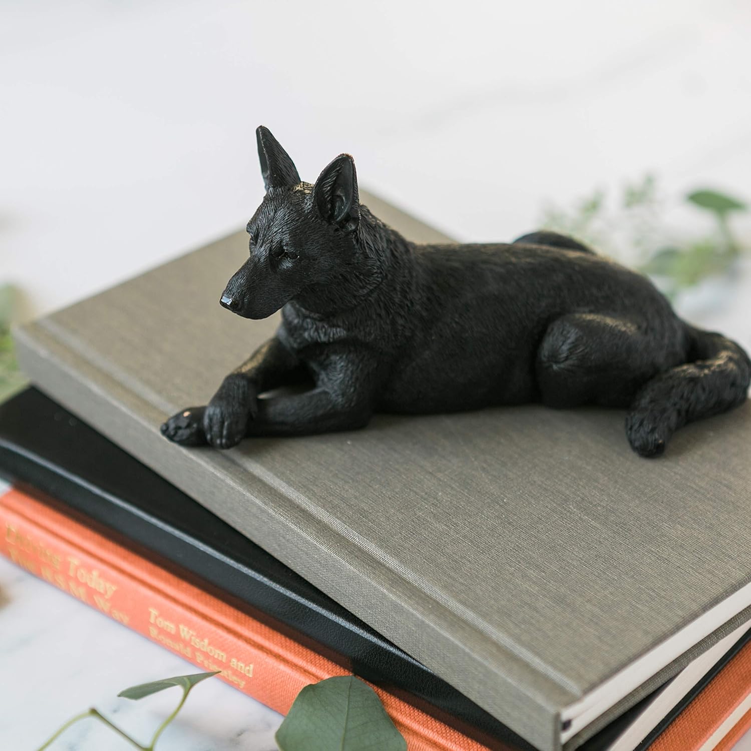 Boulevard East Concepts Black German Shepherd Dog Breed Collectible Figurine: Home & Kitchen