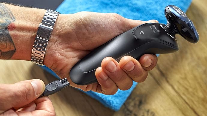 金盒特价 Philips 飞利浦 S7960/17 干湿两用电动剃须刀 带胡须造型器 ￥888