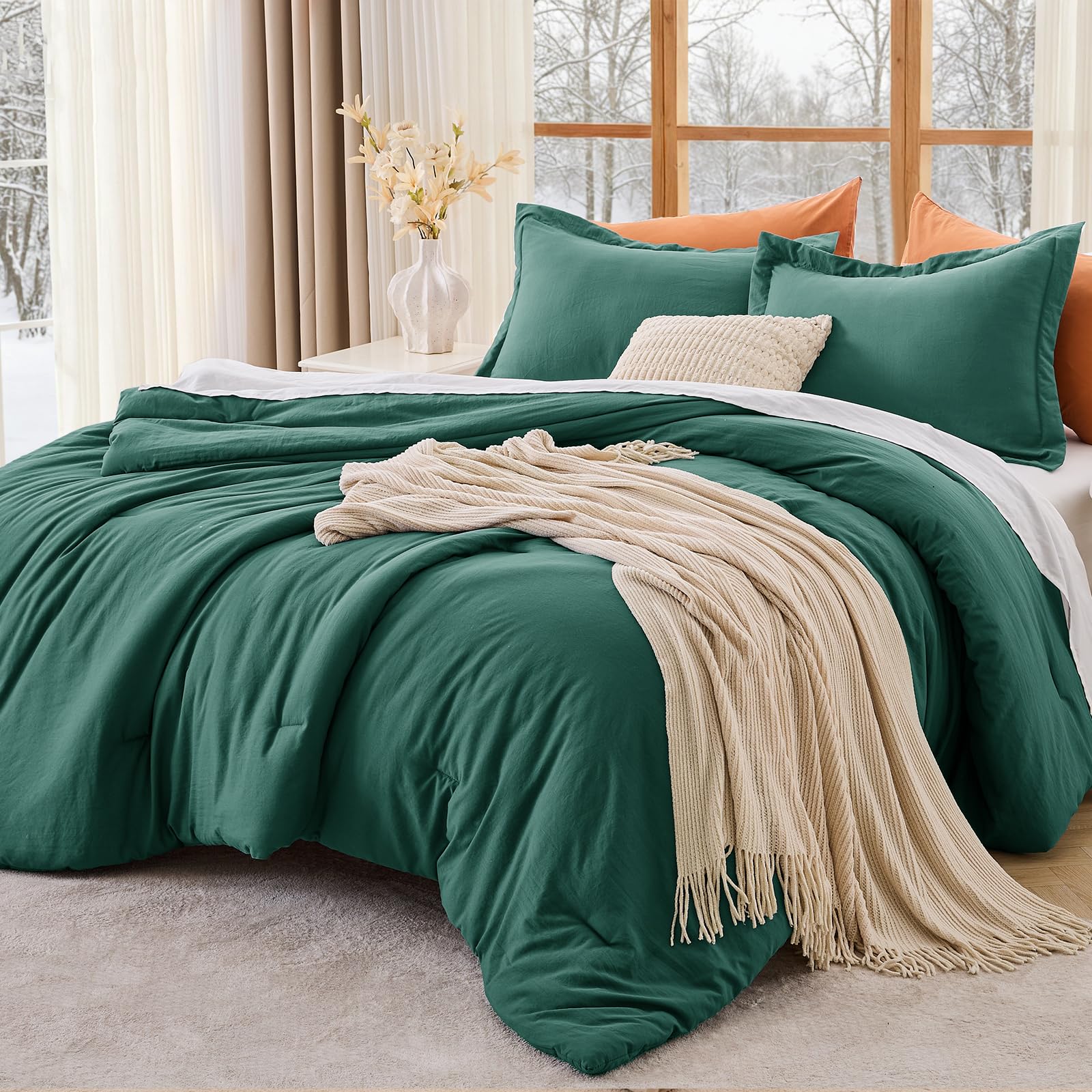MUXHOMO King Size Comforter Set, All Season Ultra Soft Down Alternative Bedding - 3 Piece Lightweight Bed Set Includes 1 Comforter (104"x90") and 2 Pillow Shams (20"x36"), Emerald Green Image