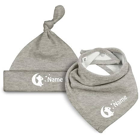 Set aus Babymütze und Halstuch mit Bärchen auf Mond und Namen aus 100% Baumwolle, doppellagig und weich, fairem Handel (Fair 