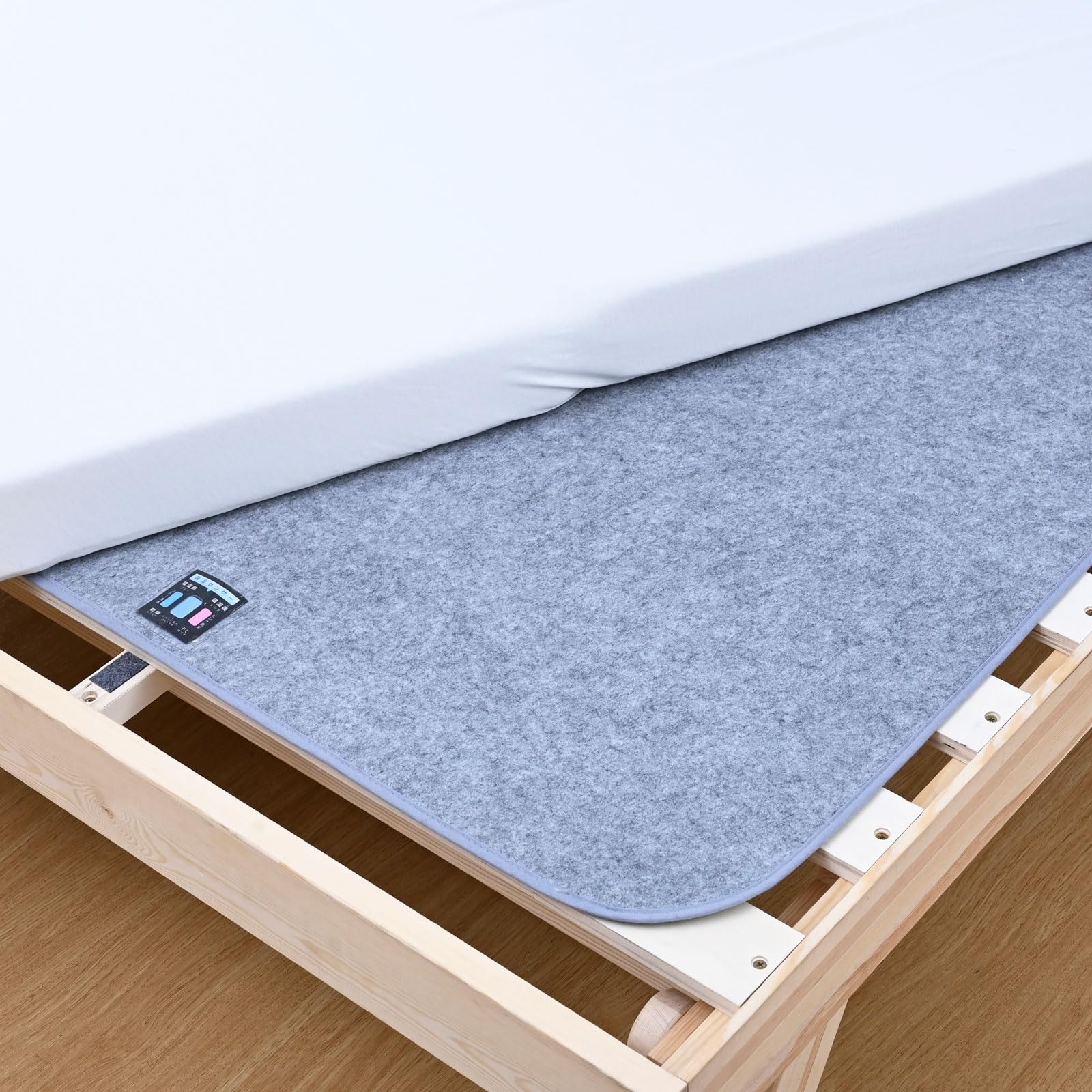 山善(YAMAZEN) 除湿シート シングル 珪藻土入り 洗える 防ダニ 防カビ 消臭 吸湿センサー付き 敷パッド 寝具用 除湿マット 湿気取り 繰り返し使える 梅雨 マットレス ベッド 布団 寝室 ライトグレー AJS-S(LGY)商品画像