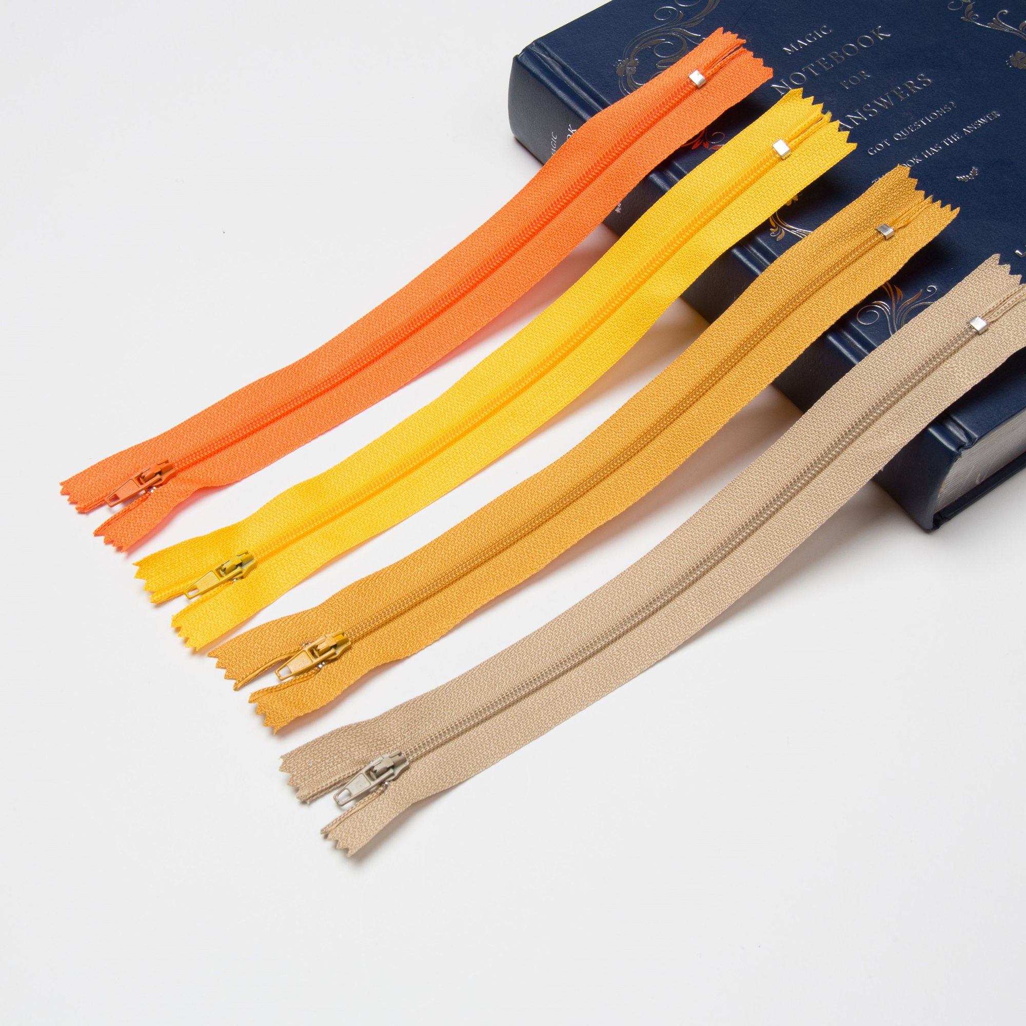YAKA 60pcs 9 Inch Nylon Coil Zippers Sewing Zippers Bulk for Tailor Sewing Bags Garment Crafts DIY Accessories (20 Color)