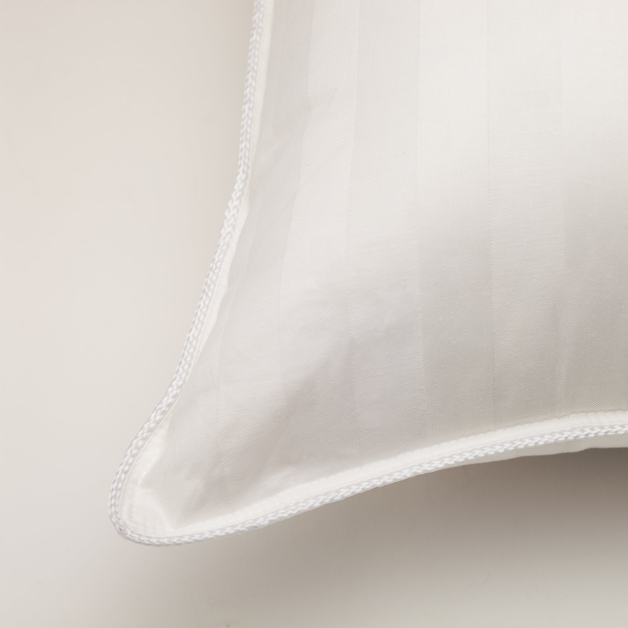 FineFeather 100 Hungarian White Goose Down Pillow, Luxury 700 Fill