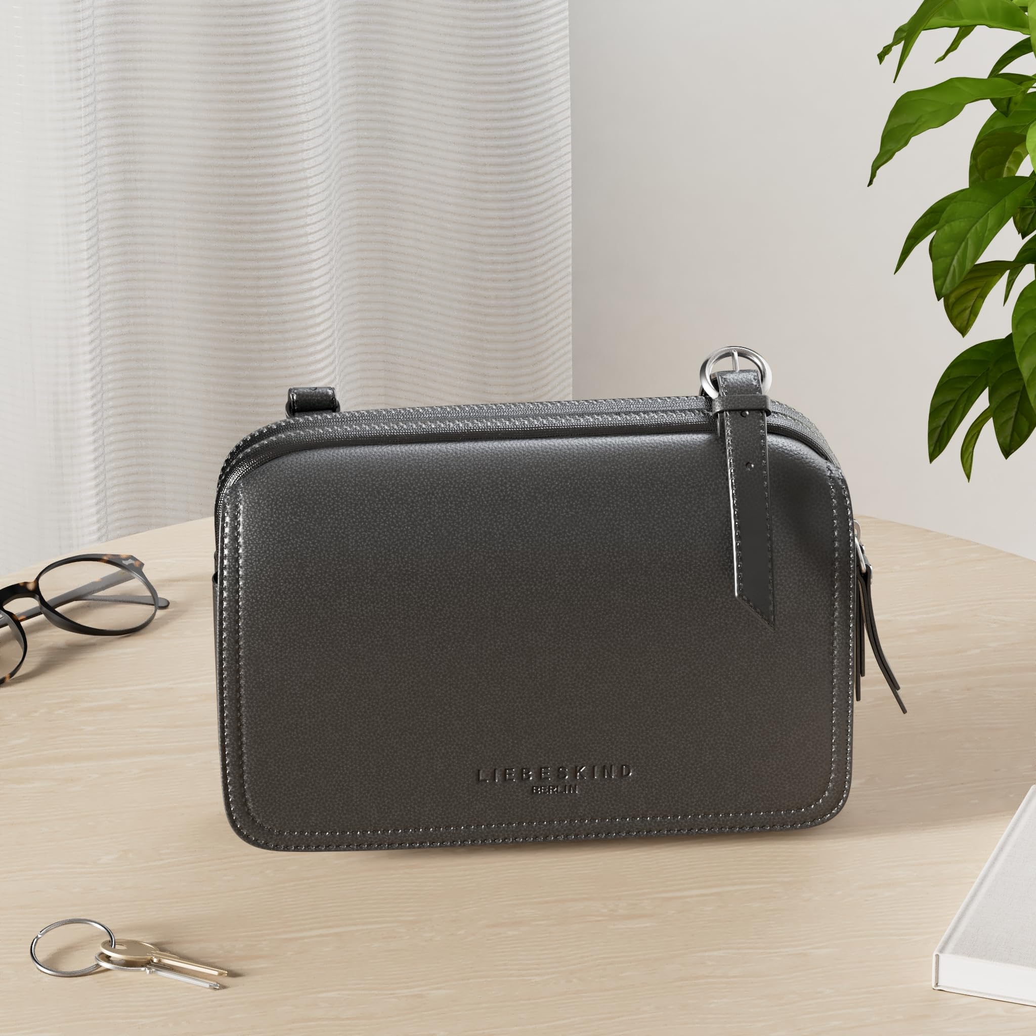 LIEBESKIND Berlin Damen-Umhängetasche „Mareike“ I Crossbody Bag aus Leder mit verstellbaren Schulterriemen I Schultertasche, großzügige Fächer mit Reißverschluss I Shoulder Bag