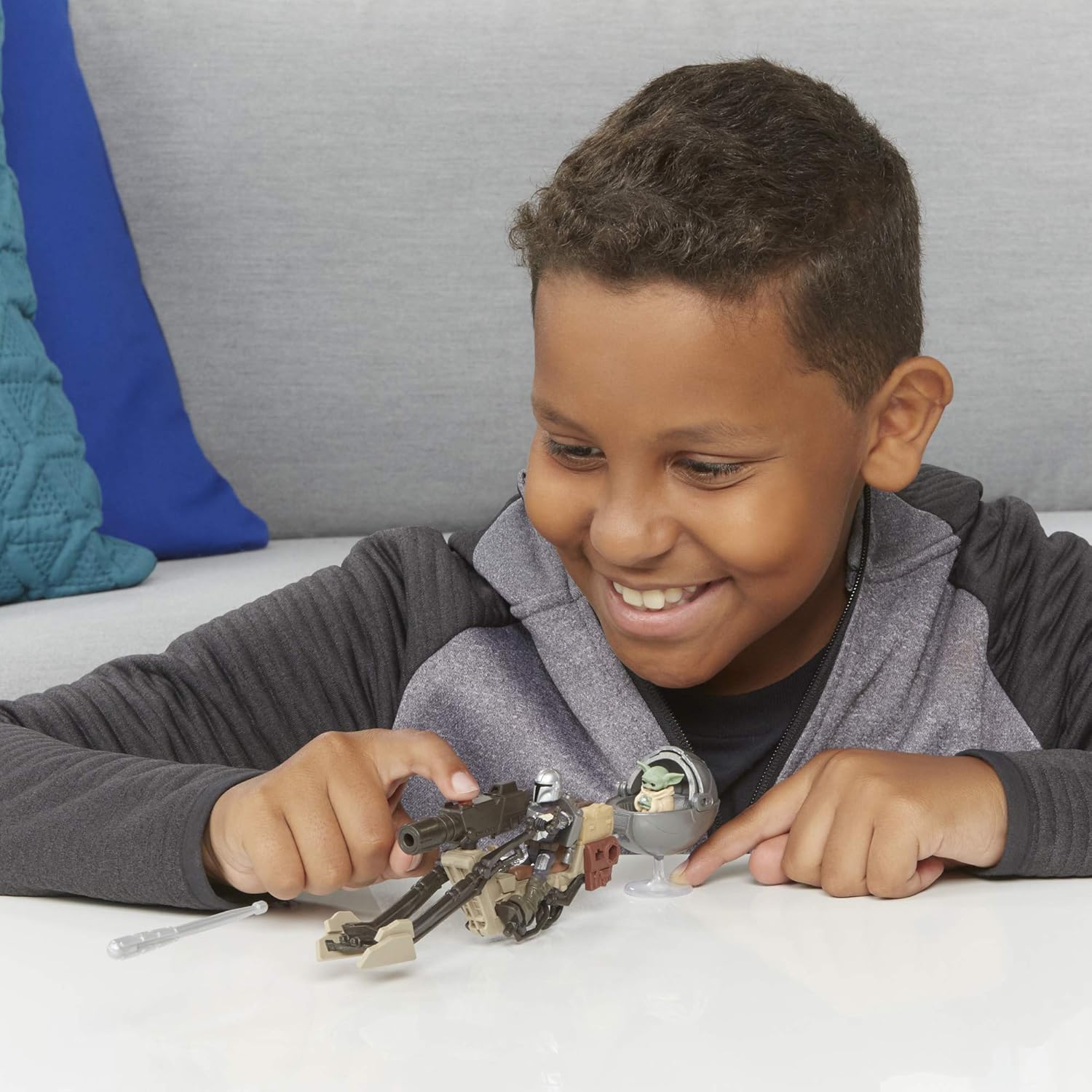 Star Wars Mission Fleet Expedition Class The Mandalorian The Child Battle for The Bounty 2.5-Inch-Scale Figures and Vehicle, Kids Ages 4 and Up: Toys & Games