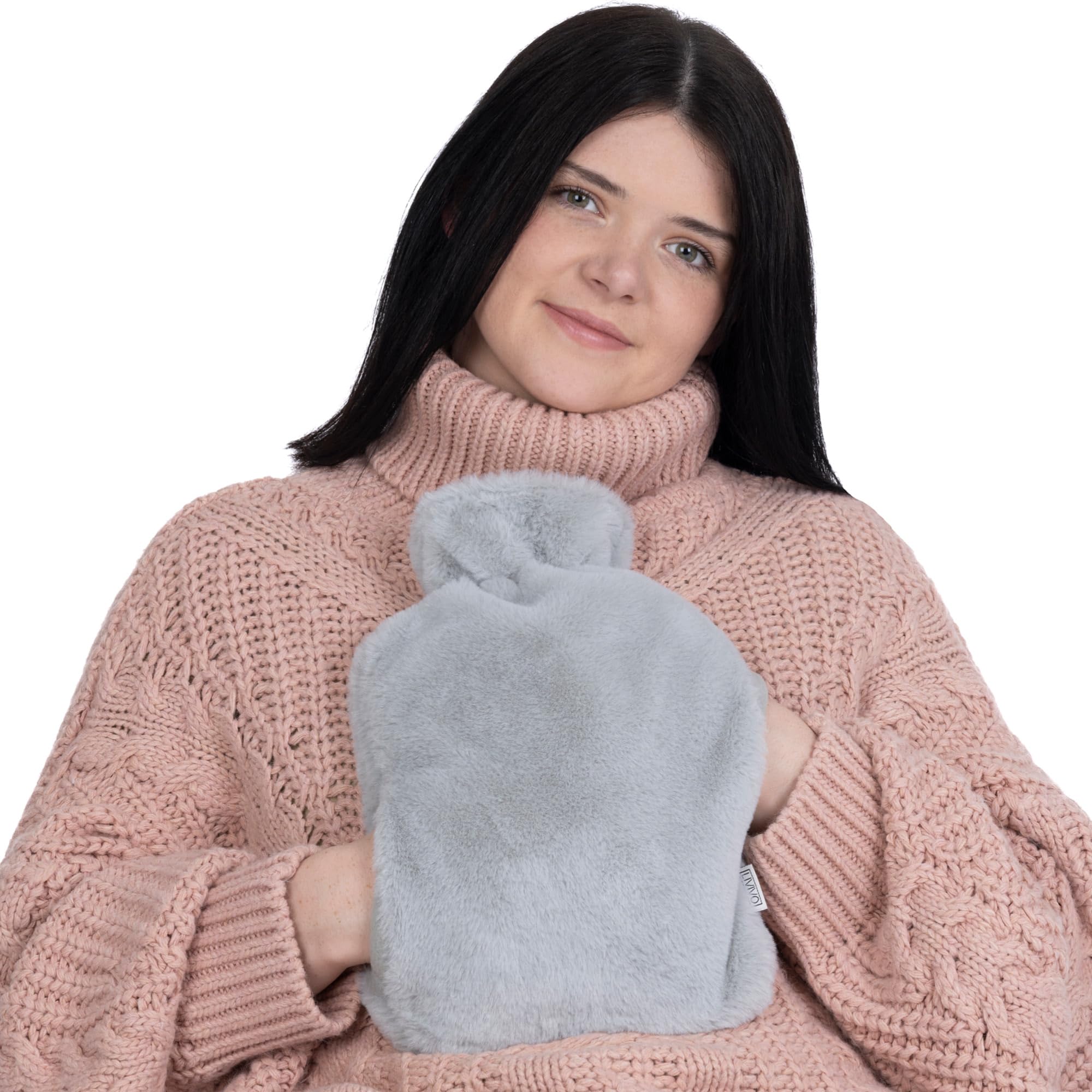 LIVIVO 2L Hot Water Bottle with Faux-Fur Cover & Hand Pockets – Large Thermoplastic Hot Water Bag for Warmth, Pain Relief & Cosy Comfort – Machine Washable Sleeve – Grey