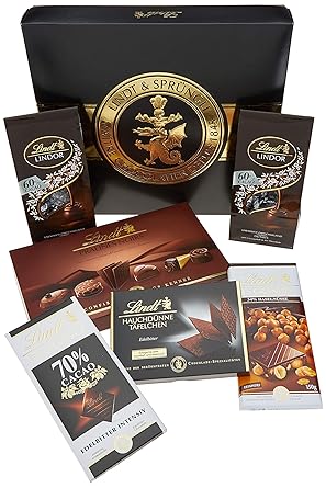 Lindt Zartbitter Schokoladen Geschenkbox Mitternachtsschwarze Geschenkverpackung Mit Goldener Lindt Siegel Pragung Bestuckt Mit Einer Feinen Auswahl An Feinherben Chocoladen 847g Amazon De Lebensmittel Getranke