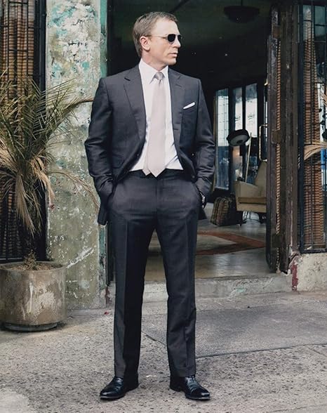 Amazon Co Jp B直輸入 大きな写真 ダニエル クレイグ スーツの男前 おもちゃ