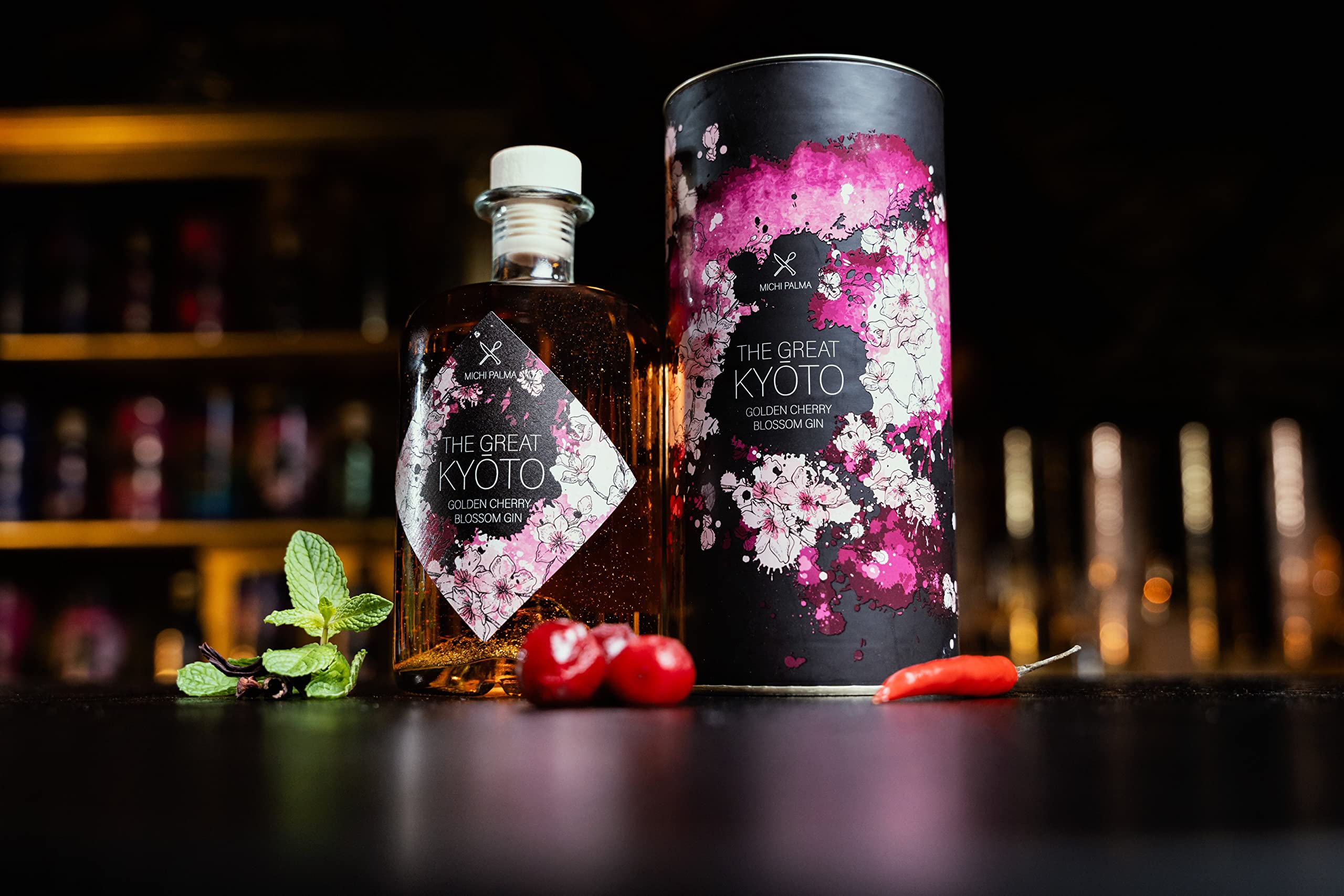 Michi Palma | The Great Kyōto Golden-Cherry-Blossom (1 x 0.5 l) | Premium Spirituose auf Gin-Basis | Mit 23 Karat reinem Blattgold und edler Geschenkverpackung | Goldene Gin-Geschenkidee 2