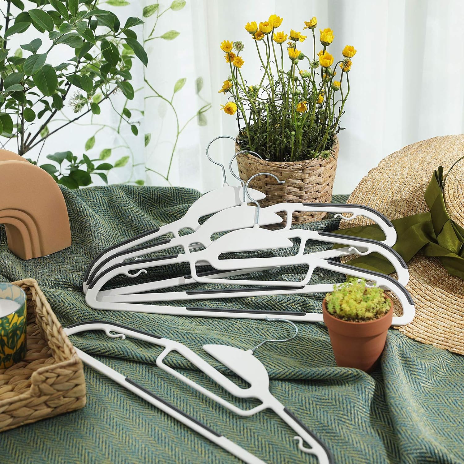 SONGMICS Plastic Clothes Hangers CRP041WG02 with U-shaped Opening, Non-Slip and Space-Saving, 0.5 cm Thick, 41.5 cm Wide - Image 3