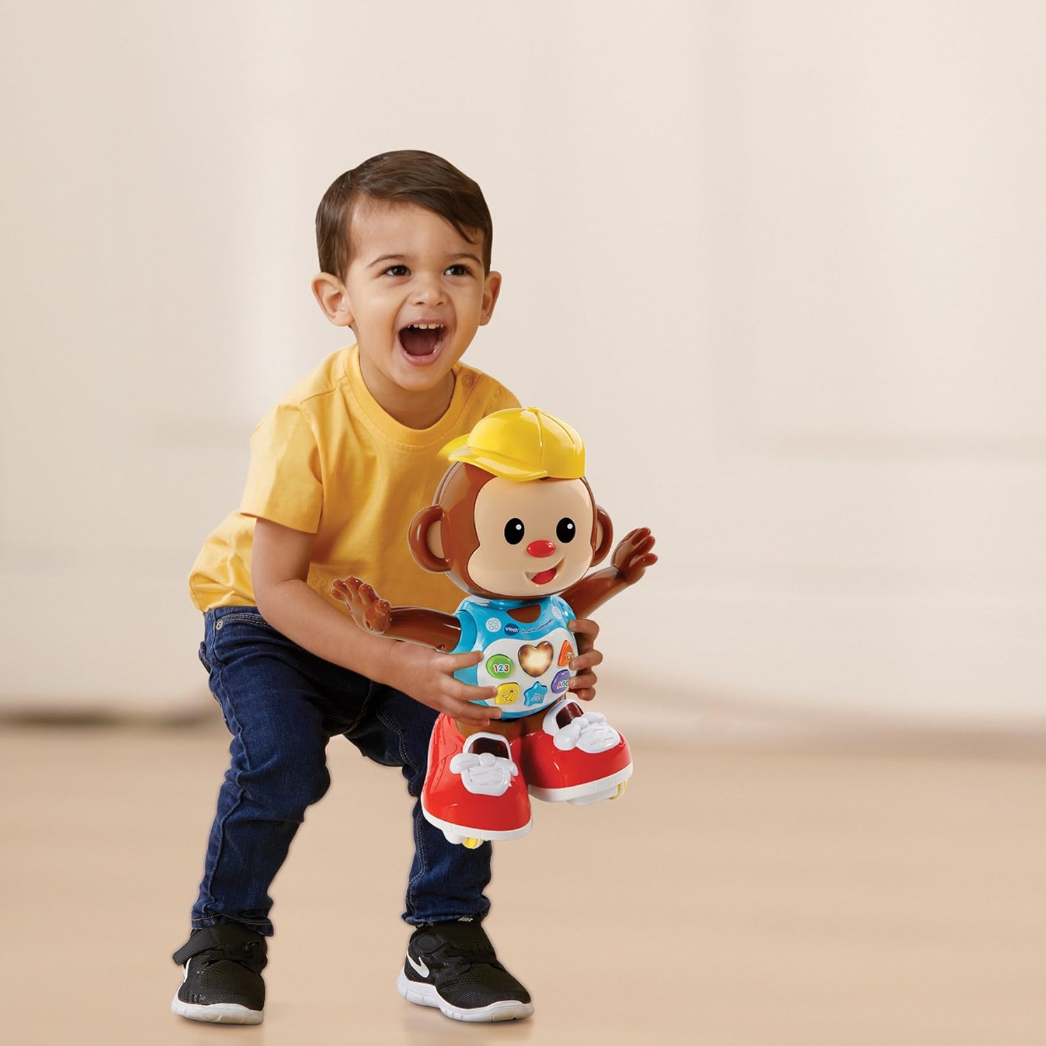 mono armando patinando