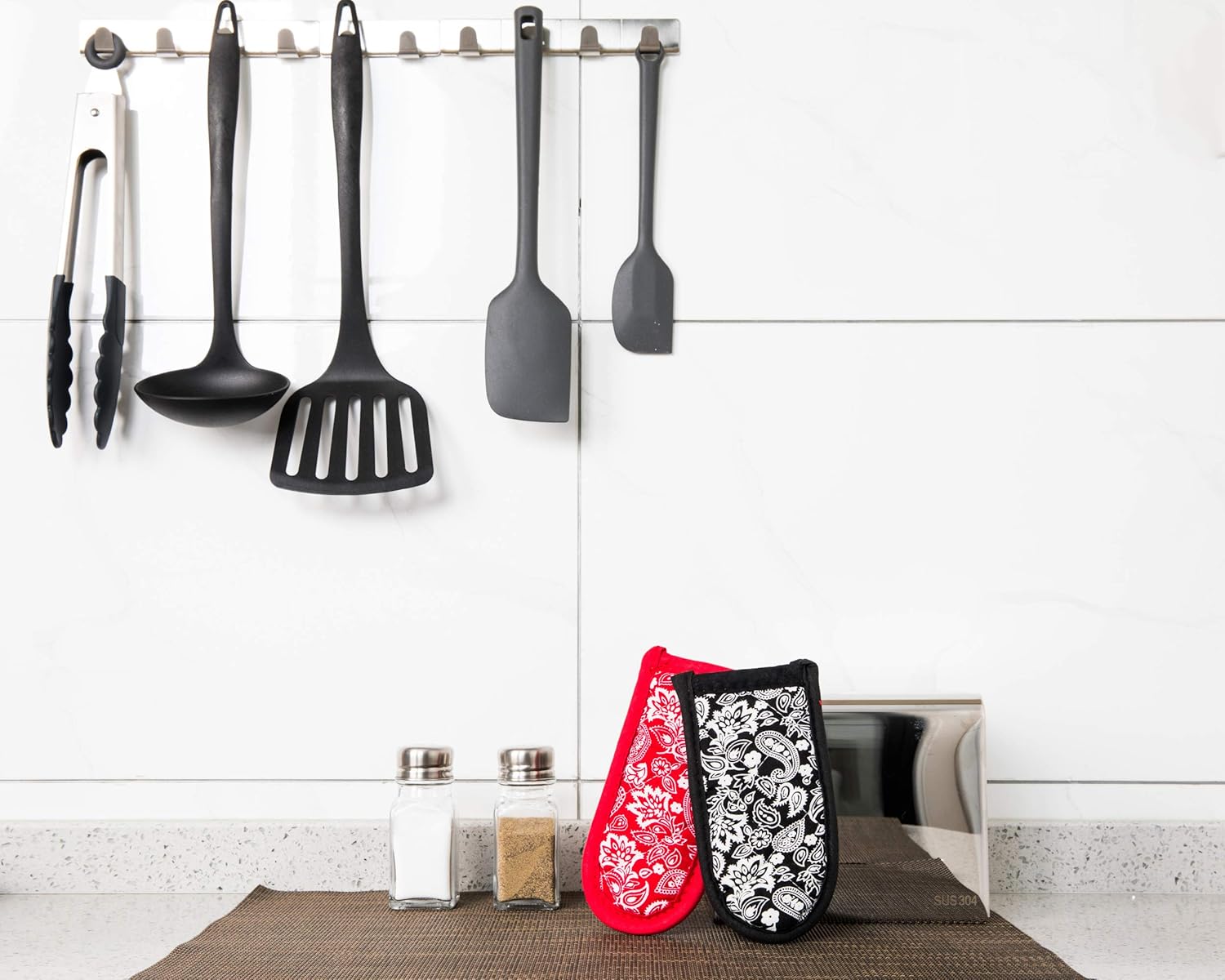Buzhan Striped Cast Iron Skillet Handle Cover, Durable Pot Holder Sleeve, Heat Resistant Machine Washable Handle Mitts, 2 PCS: Home & Kitchen