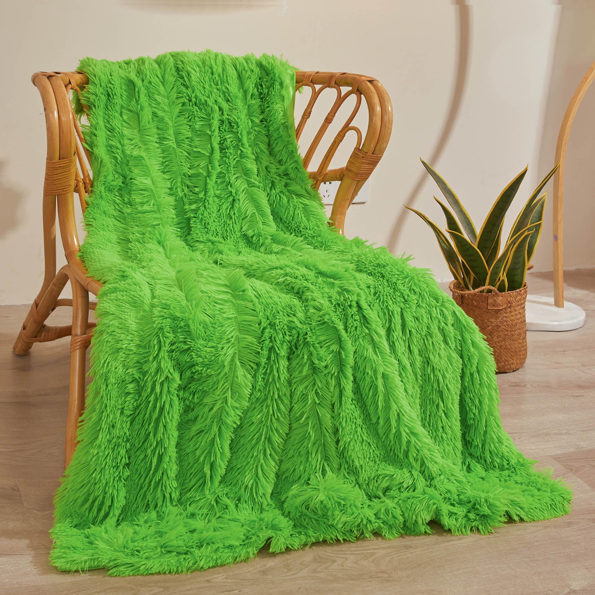 XeGe Luxury Faux Fur Throw, Soft Green Fluffy Blanket Single, Shaggy Plush Decorative Couch Throw, Cute Furry Fuzzy Office Lap Blanket for Bed Bedroom Living Room, Lime Green