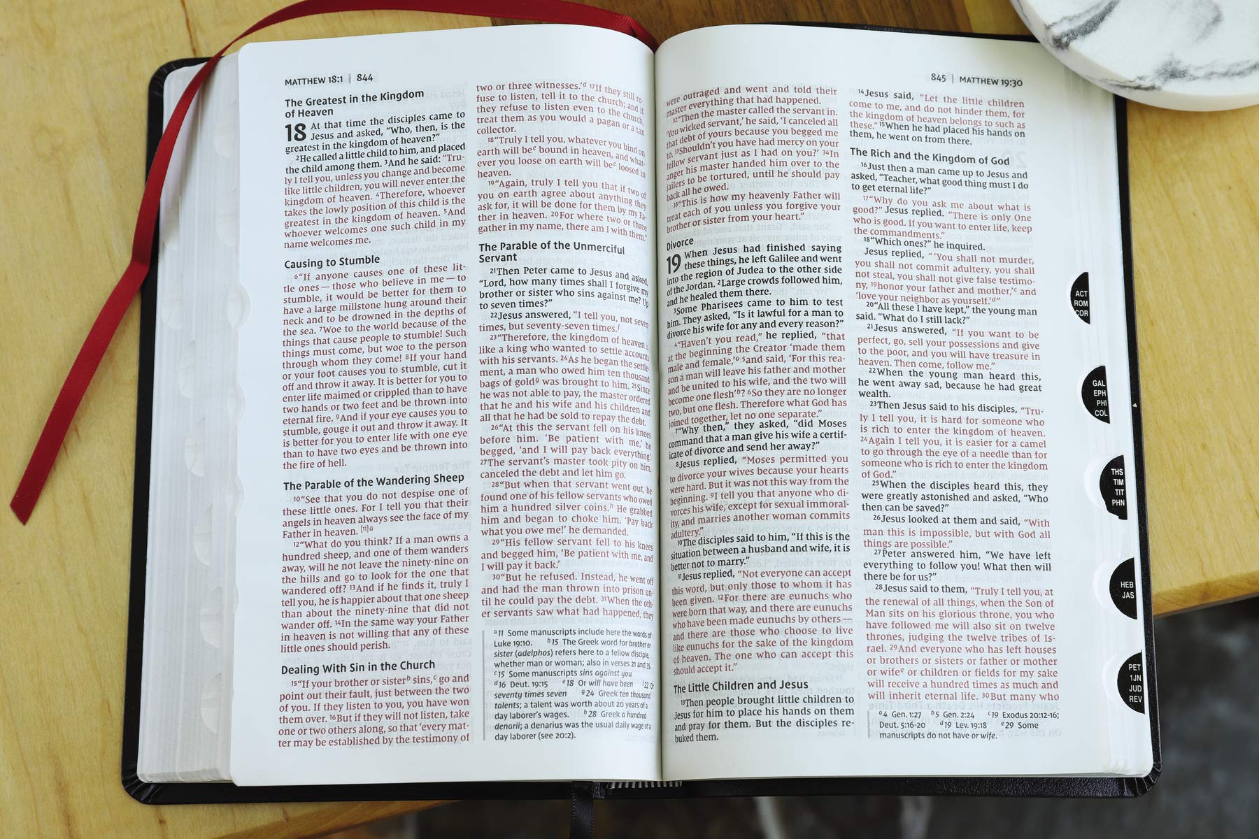 NIV, Thinline Bible, Bonded Leather, Black, Red Letter, Thumb Indexed, Comfort Print NIV, Thinline Bible, Bonded Leather, Black, Red Letter, Thumb Indexed, Comfort Print Bonded Leather