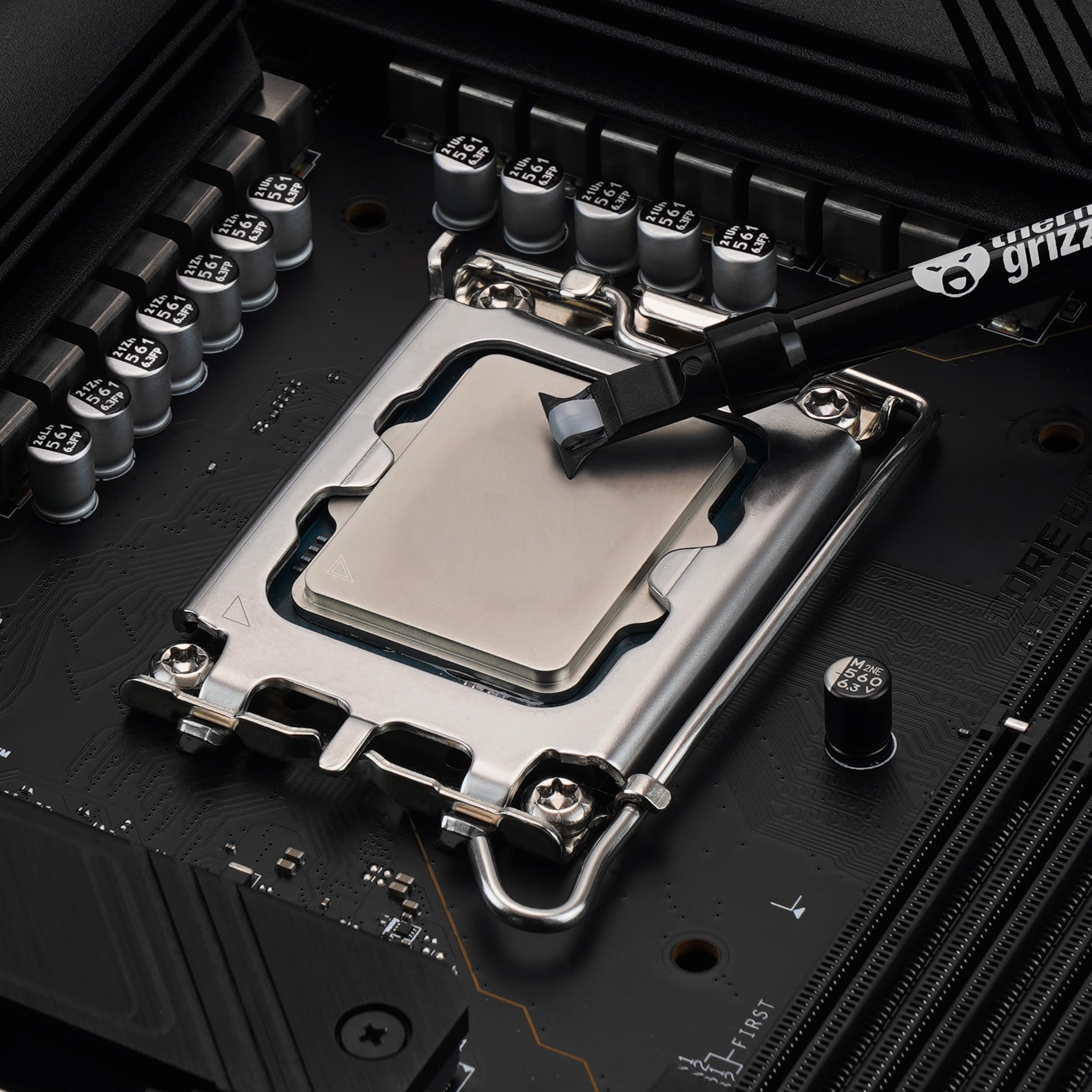 Thermal Grizzly - Duronaut - 6 Gram - Enhanced Durability & High Performance Thermal Paste - for Maximum Conductivity While Overclocking CPU/GPU/PS4/PS5/Xbox with 12 Cleaning Wipes 6 Wet & 6 Dry
