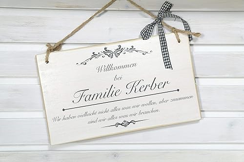 Turschild Aus Holz Mit Namen In Vintage Stil Hausturschild Liebevoll Angefertigt Mit Willkommen Bei Familie Und Einem Individuellen Spruch Amazon De Handmade