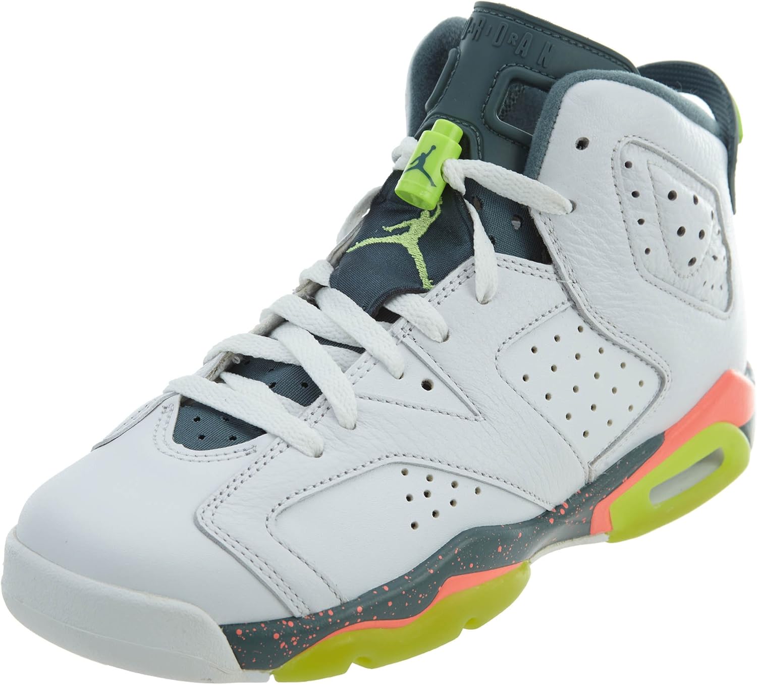 boys white nike basketball shoes