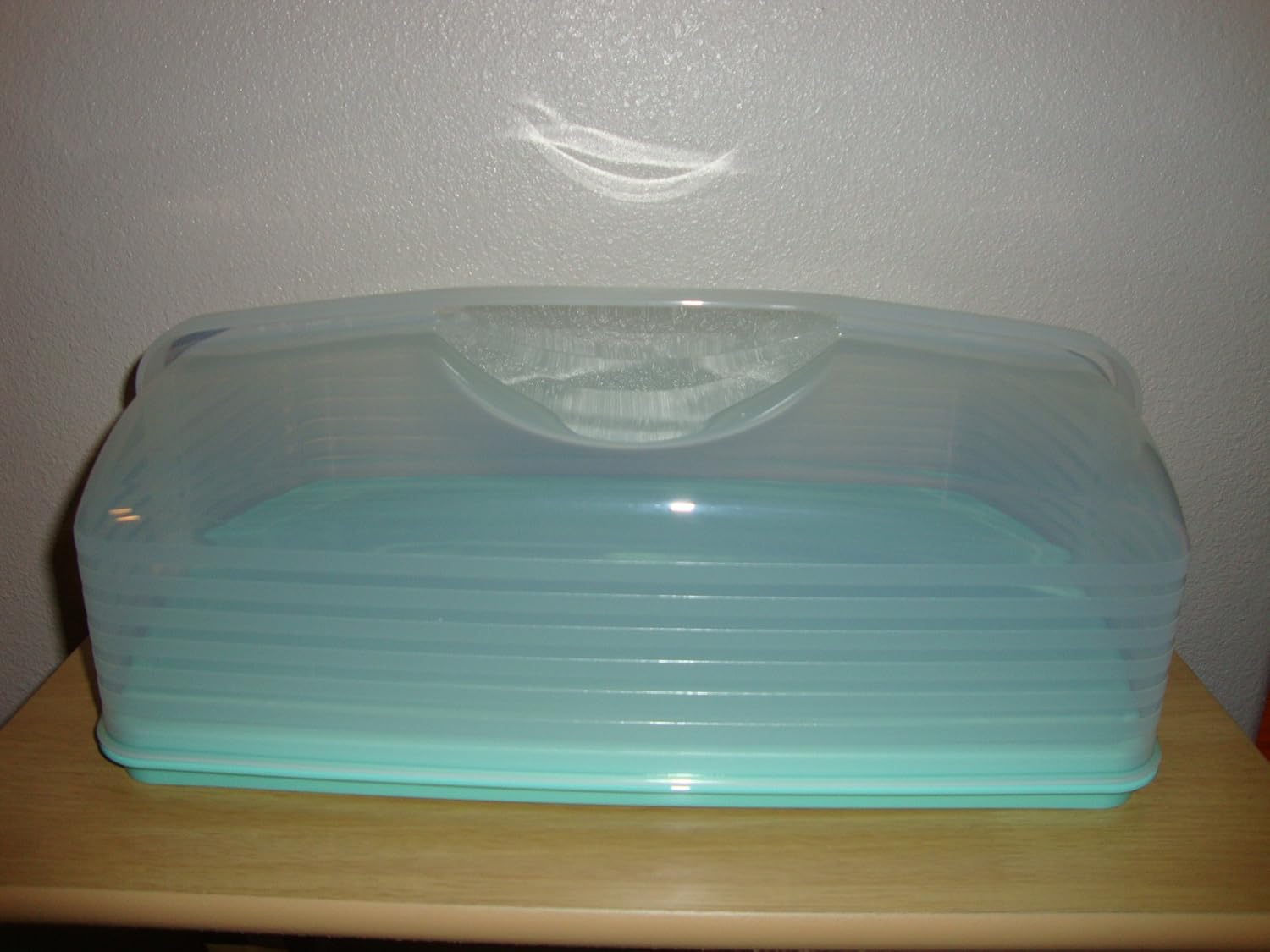 Tupperware Rectangle Cake Taker Sheer with Mint Base Baking Cake Holder