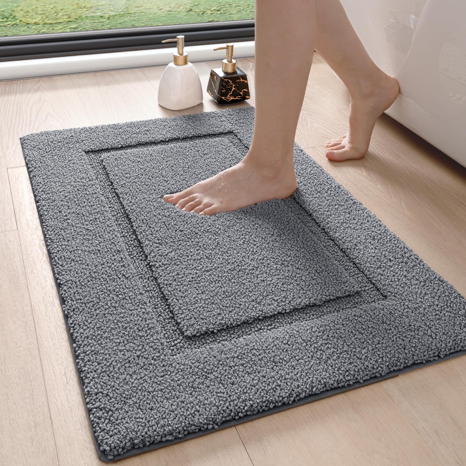 DEXI Bath Mat 50 x 80 cm, Absorbent Bathroom Mats with Non Slip Backing, Machine Washable Rug for Shower Floor, Grey
