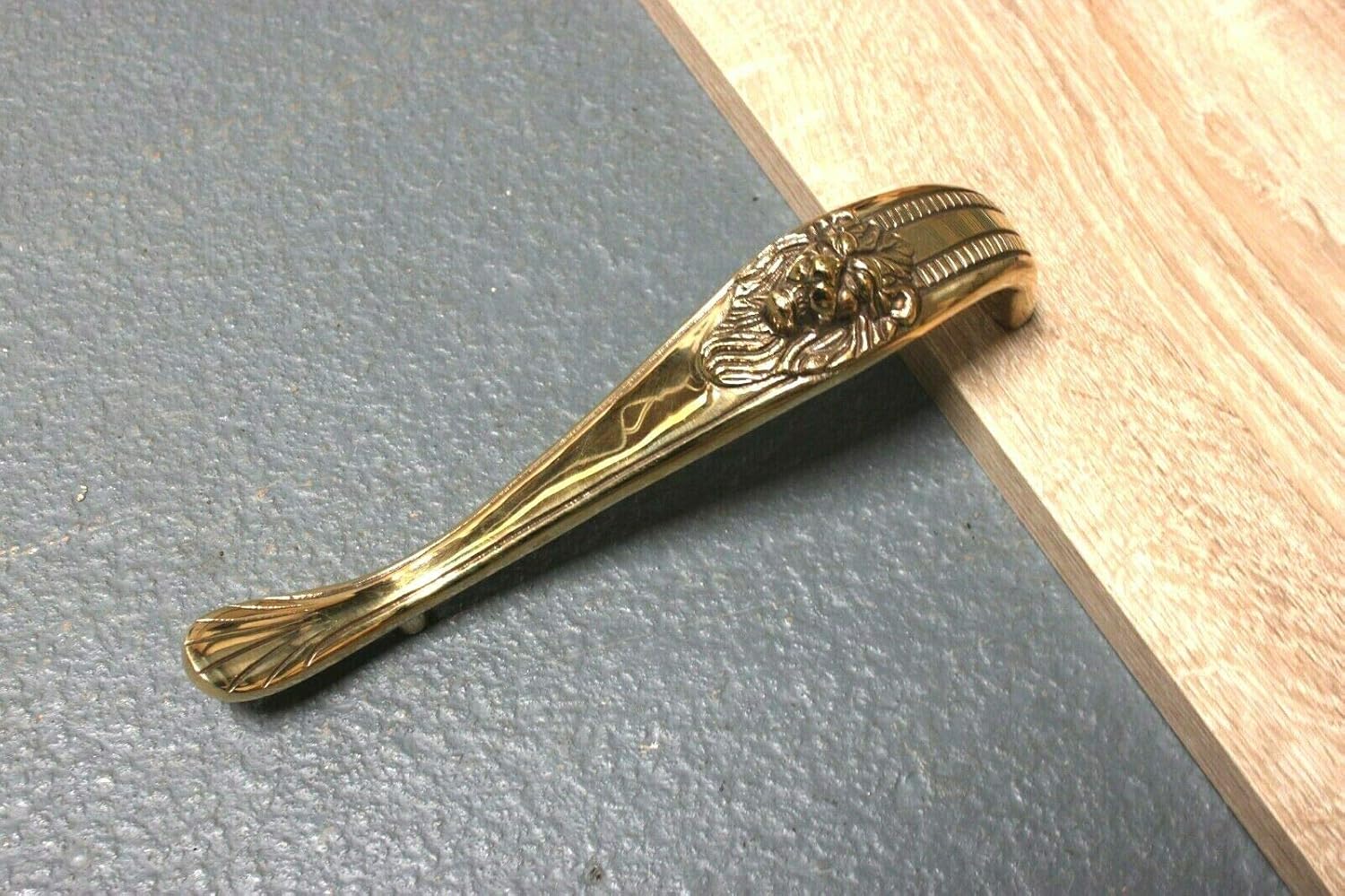 Infinity Decor Vintage Lion Pull 10" 250mm Aged Brass Cabinet Wardrobe Door Handle