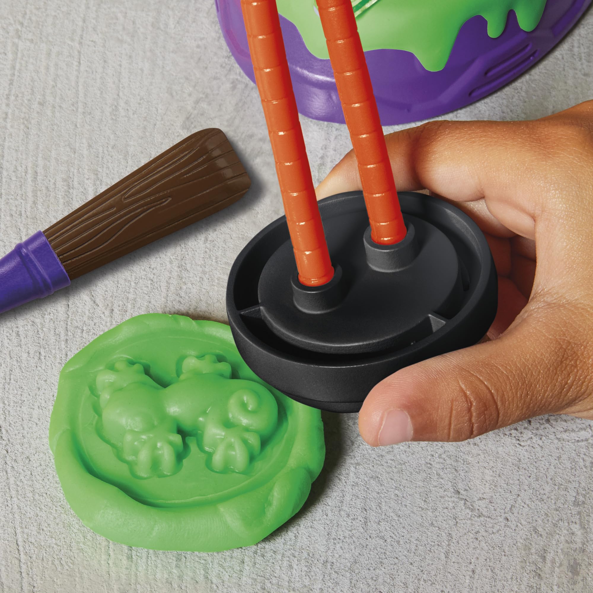 Play-Doh Teenage Mutant Ninja Turtles Mutationsstation Spielset, Bastel-Set für Mädchen und Jungen ab 4 Jahren zum Formen und kreativen Spielen mit 3 Dosen Knete 5
