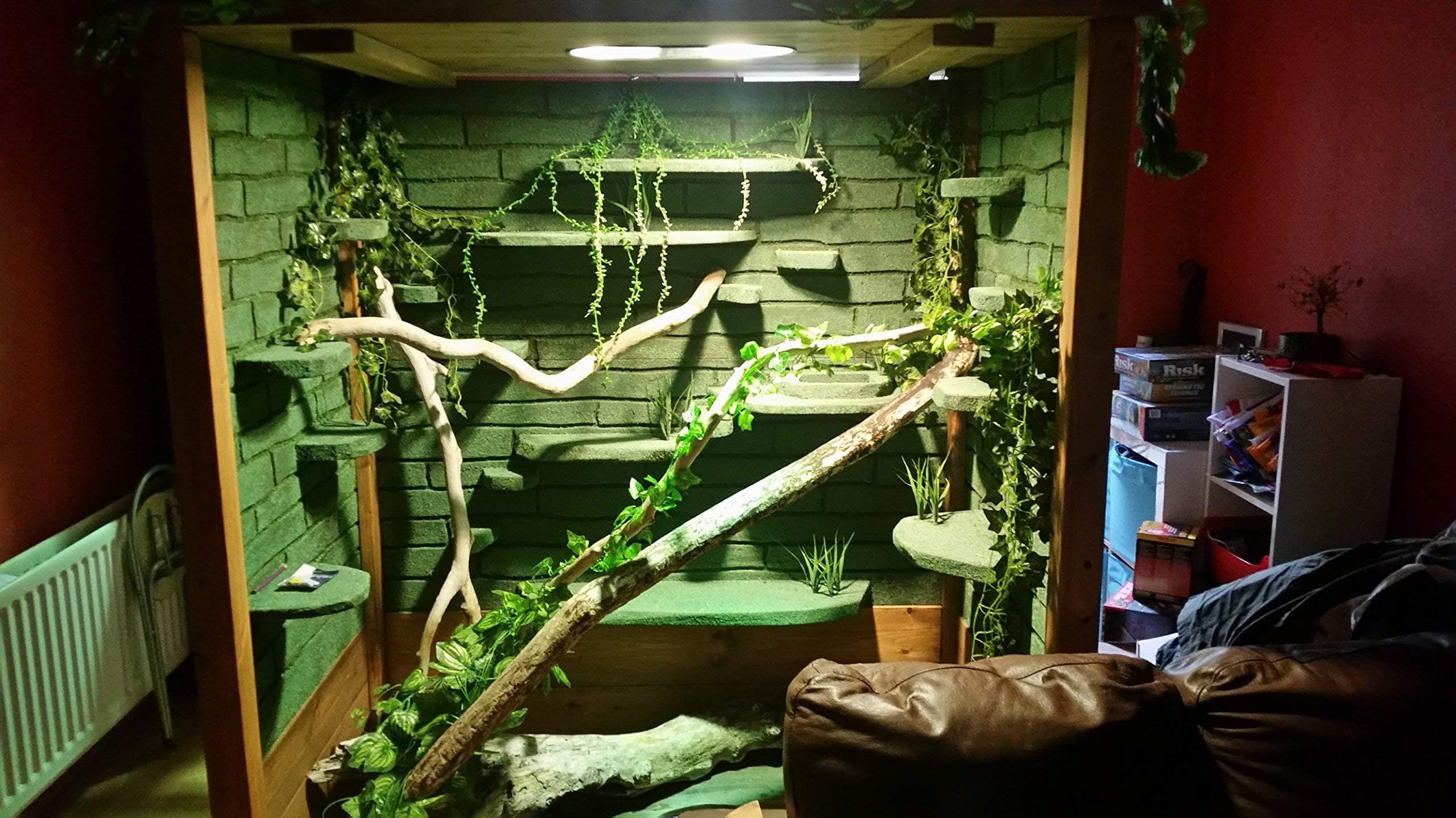 STUNNING HANDMADE IGUANA WATER DRAGON SNAKE REPTILE VIVARIUM ENCLOSURE WITH LIGHT POND FEATURE