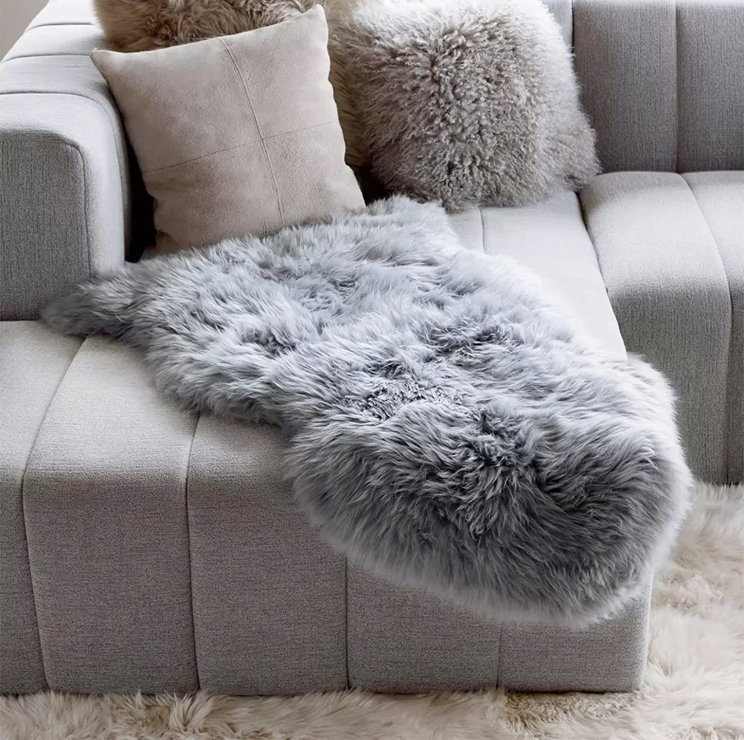 YIHAIC Faux Fur Sheepskin Style Rug,Faux Fleece Fluffy Area Rugs Seat Pad Anti-Skid Yoga Carpet for Living Room Bedroom Sofa Floor(Grey,50 x 80cm)