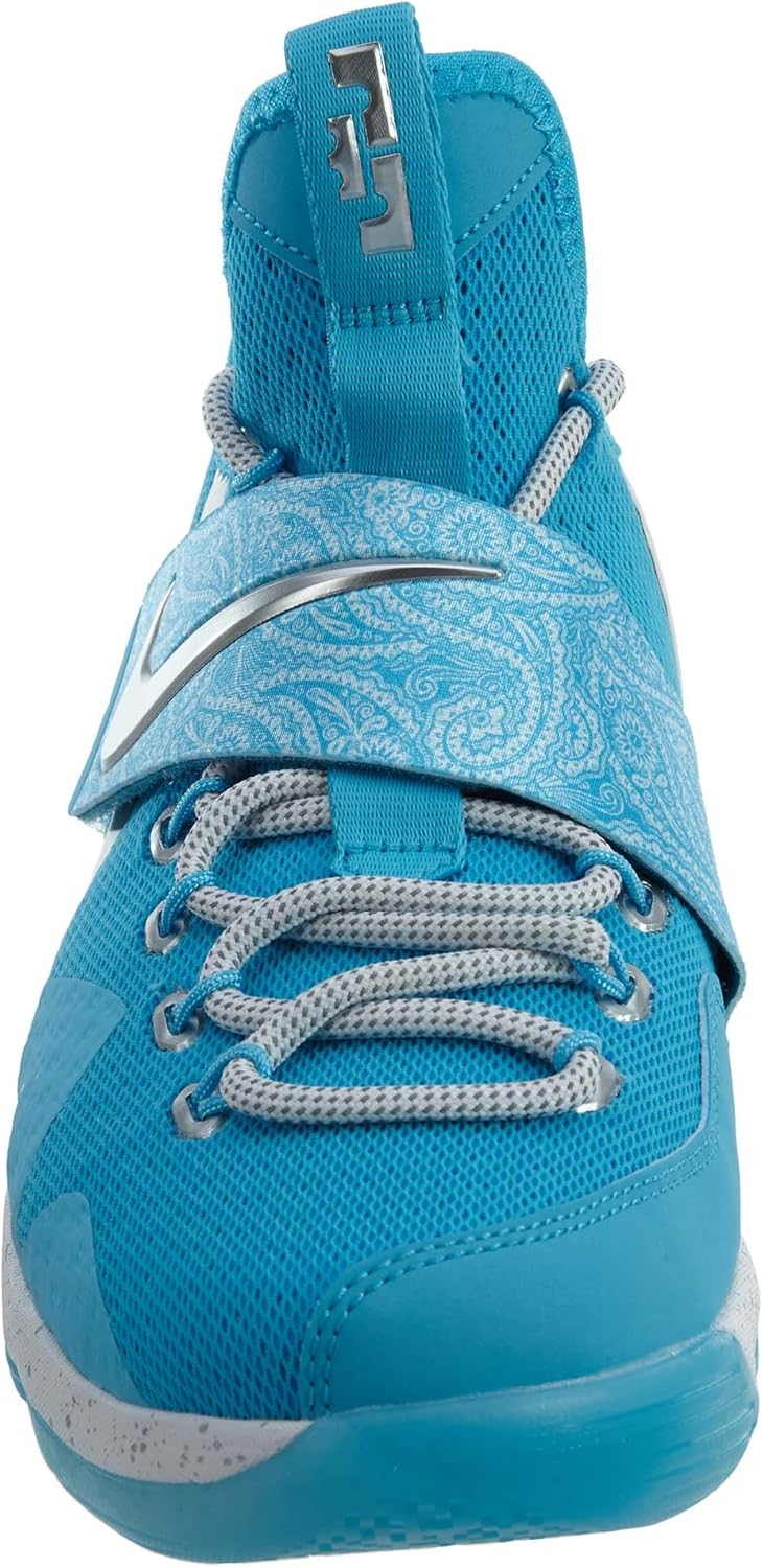 white leather basketball shoes