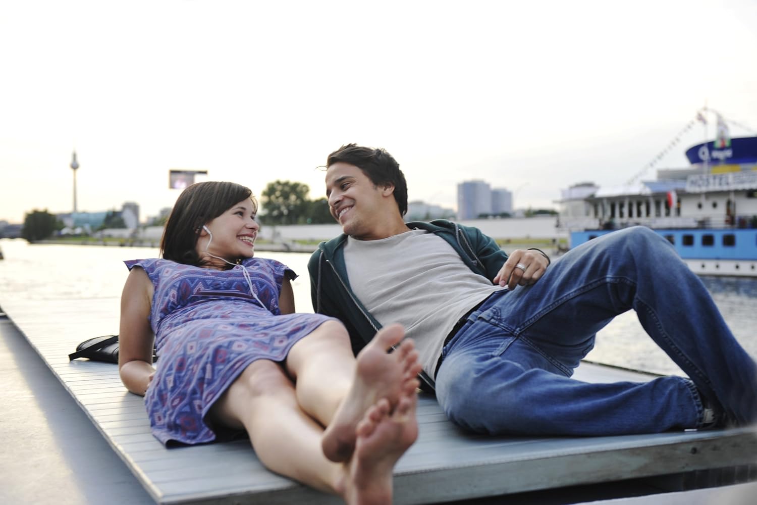 Groupies Bleiben Nicht Zum Fruhstuck Amazon De Anna Fischer Kostja Ullmann Inka Friedrich Amber Bongard Nina Gummich Roman Knizka Ben Braun Josef Mattes Michael Keseroglu Franziska Wulf Frank Ziegler Ole Fischer Sina Tkotsch