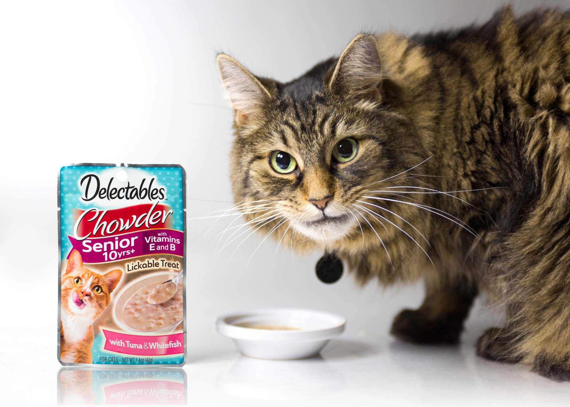 Hartz Delectables Lickable Cat Treat for Senior Cats, Chowder, Tuna