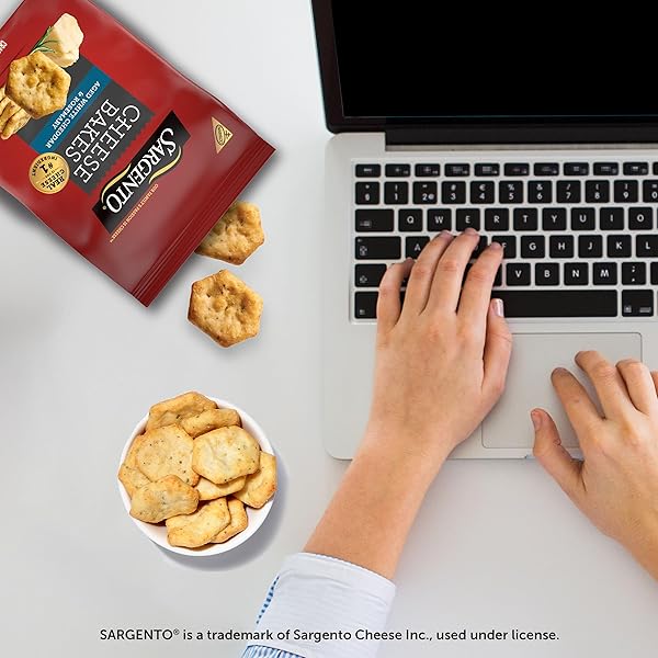 SARGENTO® CHEESE BAKES AGED WHITE CHEDDAR AND ROSEMARY CRACKERS, CHEESE CRACKERS, LUNCH SNACKS, 4.5 OZ