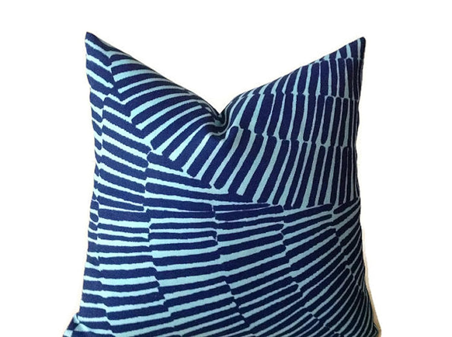 Amazon Com Schumacher Trina Turk Sonriza Pillow Cover In Marine
