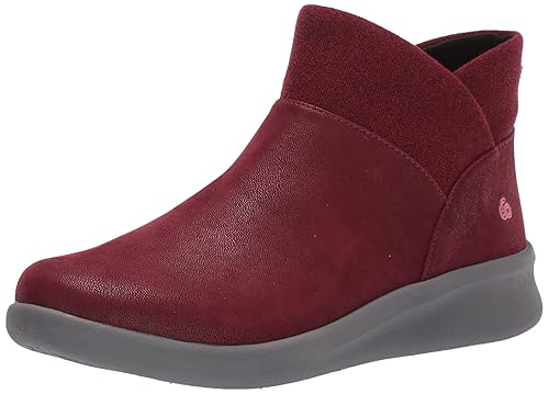 maroon clarks