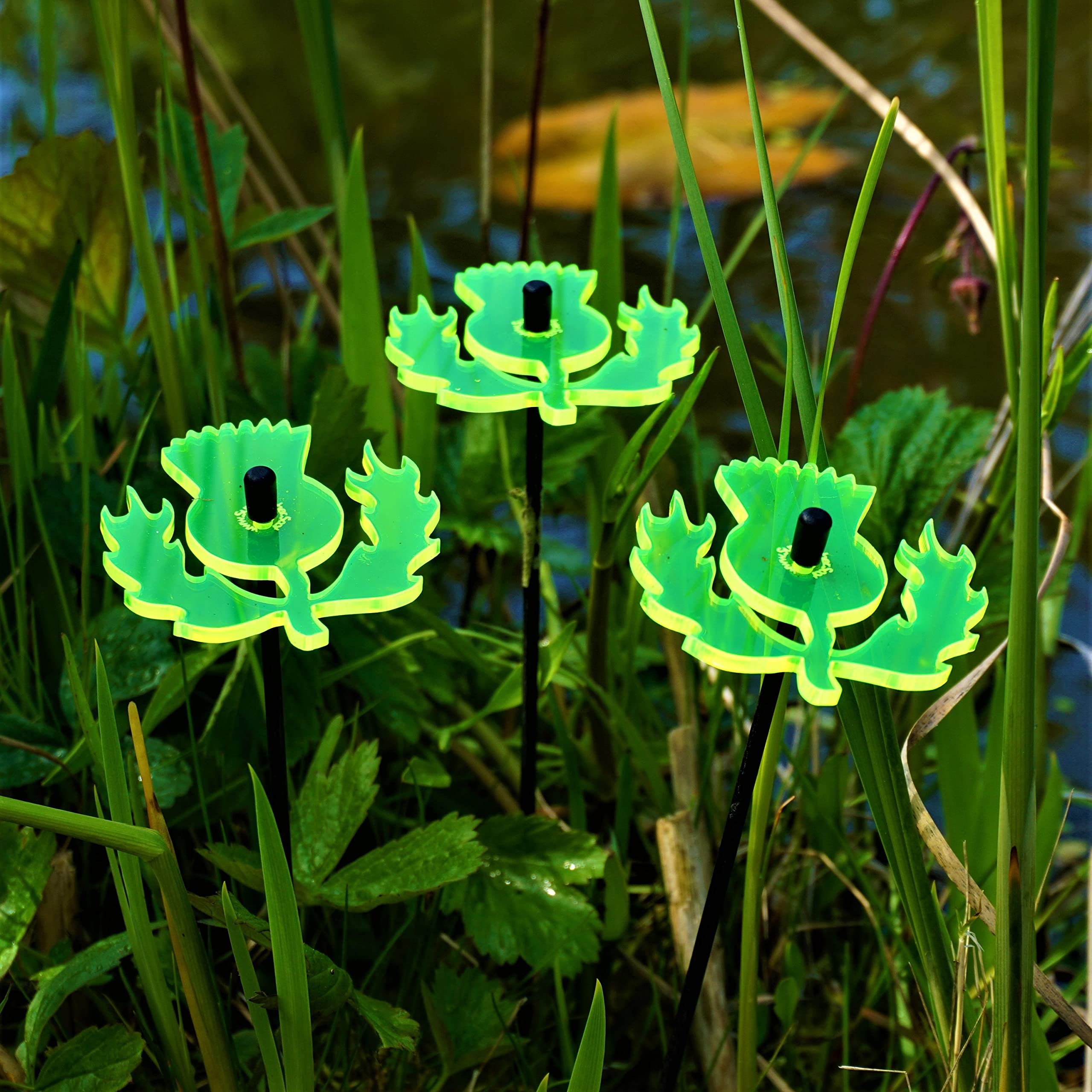 SunCatcher Garden Decor Ornaments Scottish Thistles Set of 3 Garden Stake 25cm/10'' high Indoor Outdoor Yard Accessory Great Gardeners Gift, Colour:Green