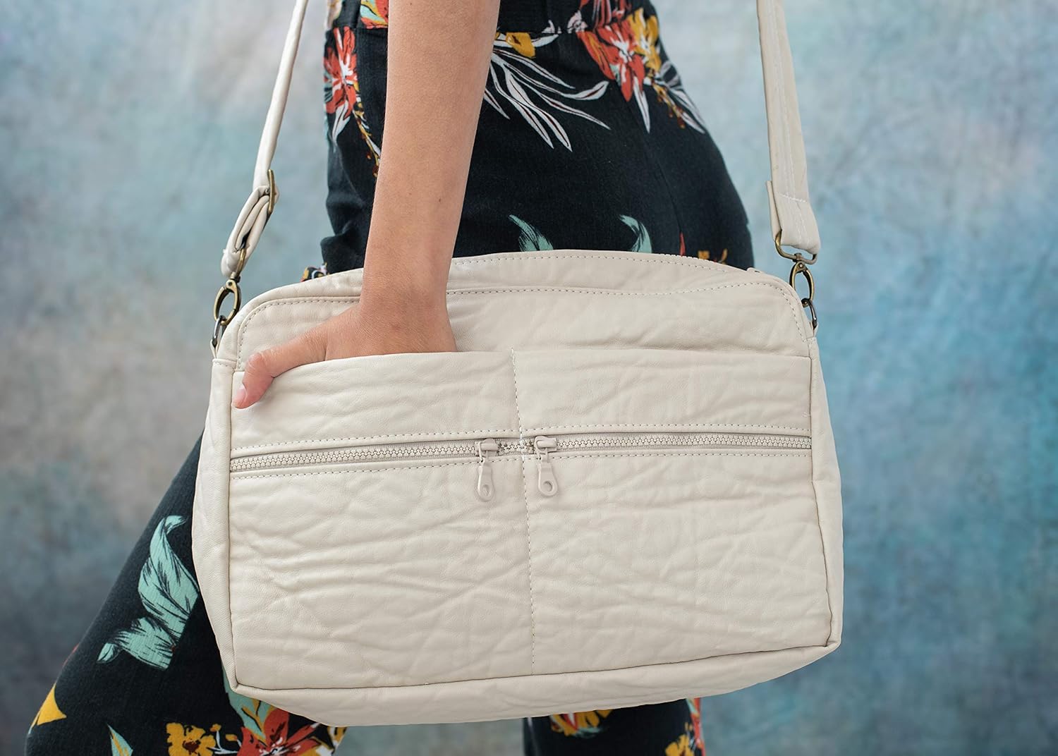 ladies white shoulder bags