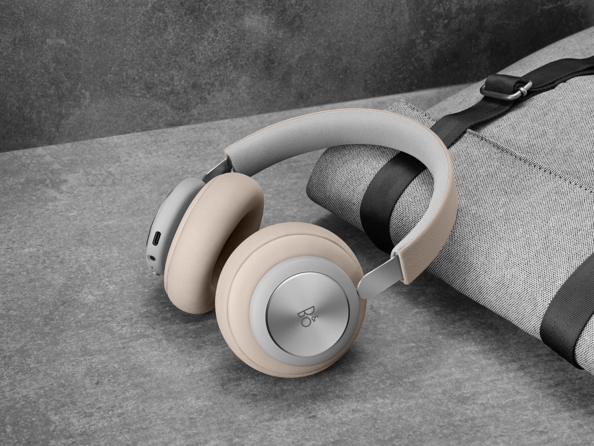 Bang & Olufsen Beoplay H4 2nd Generation Over-Ear Headphones, Limestone, One Size (1648204)