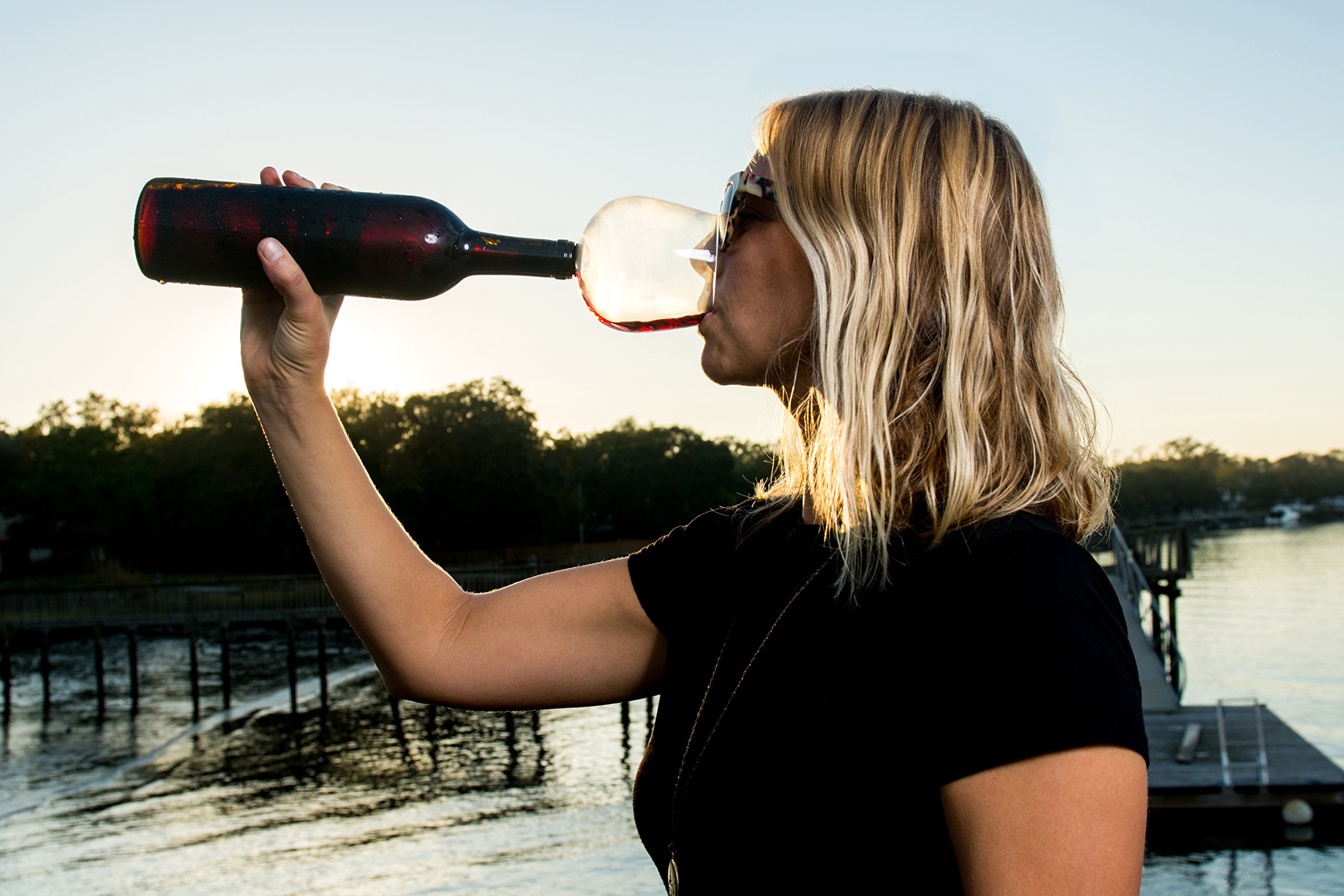 wine bottle that turns into a glass