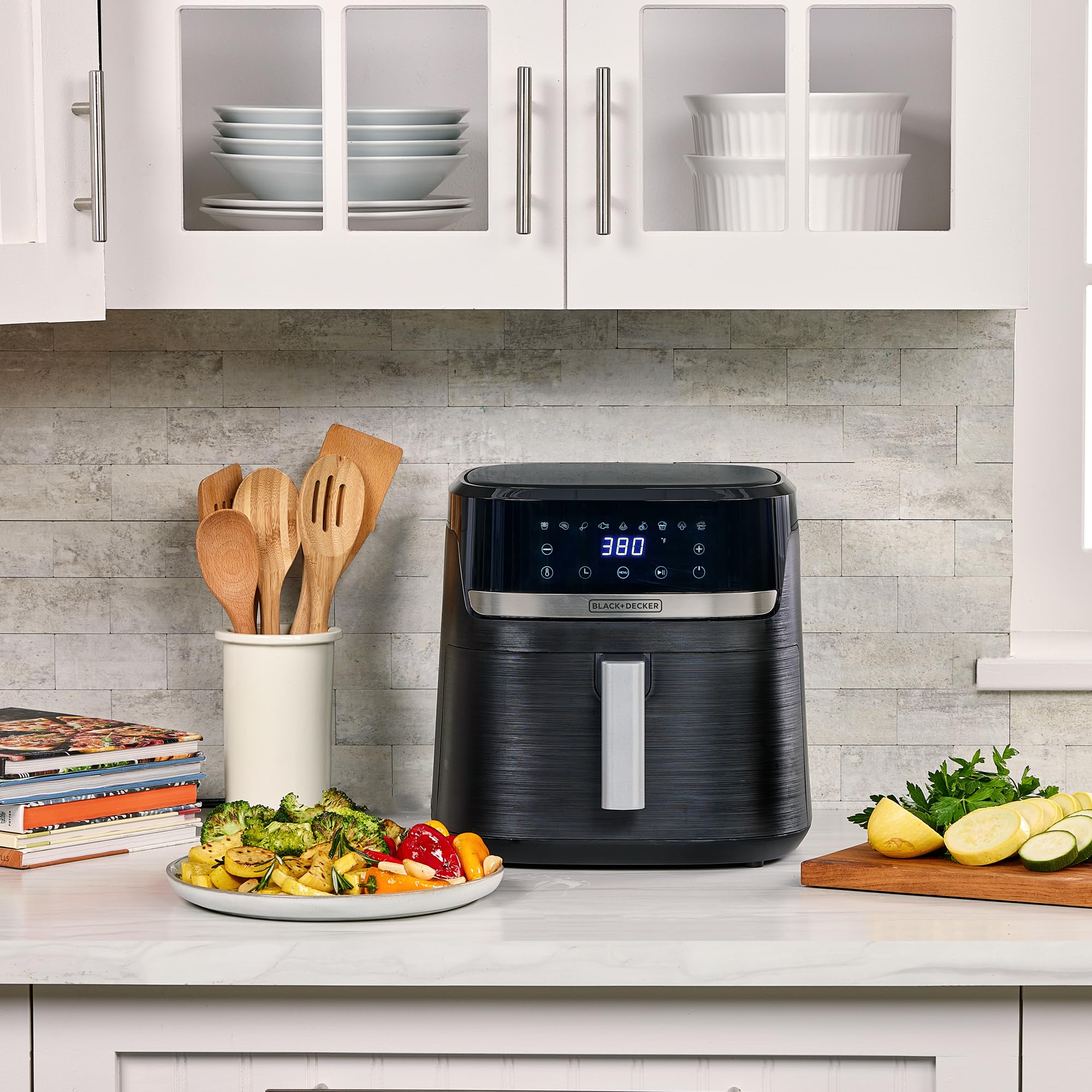 Freidora de aire BLACK+DECKER Purifry 8QT, sabor frito crujiente sin grasa, además de hornear, deshidratar y mantener los alimentos calientes, pantalla táctil digital y apagado automático