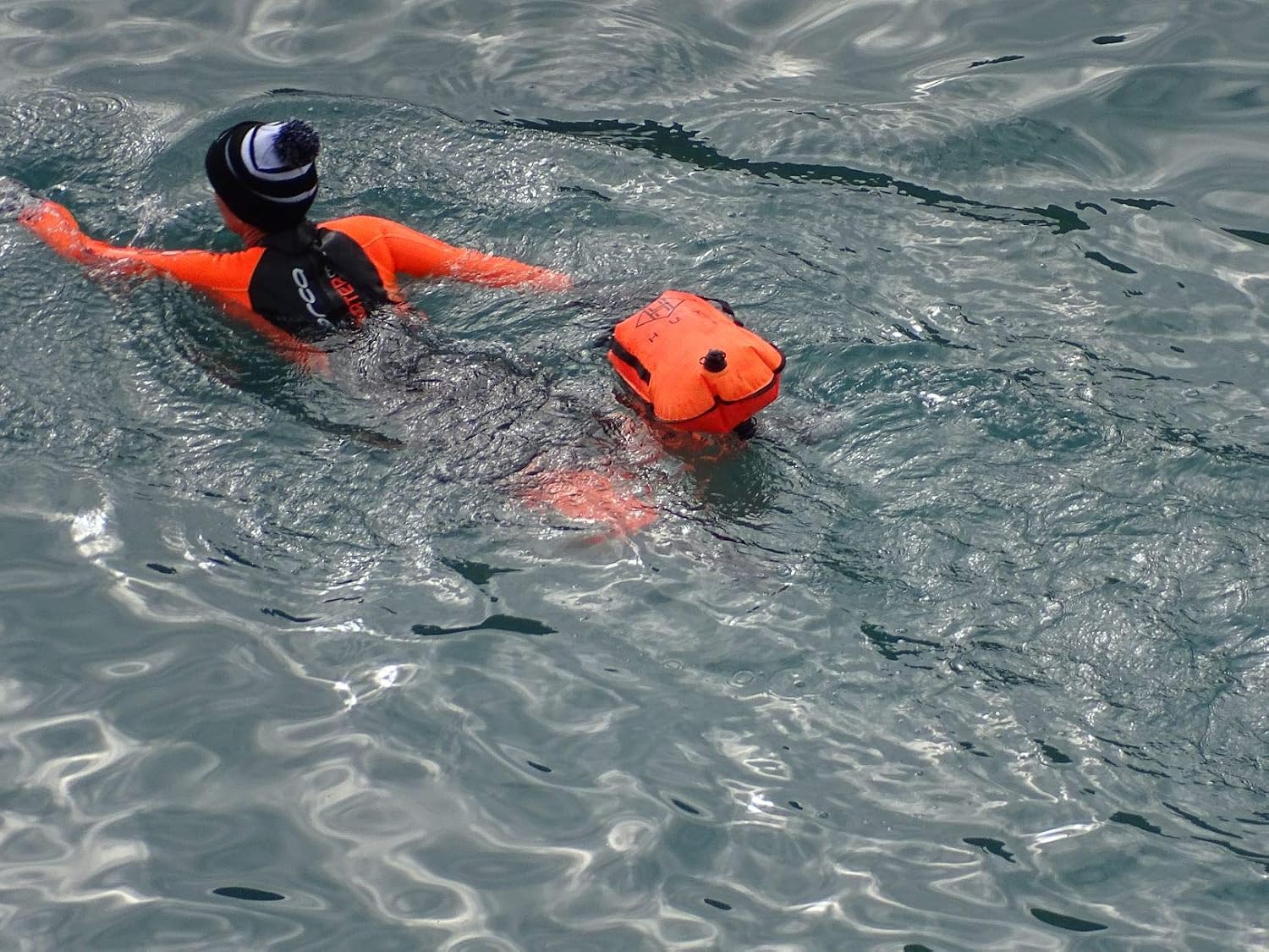 HUT Swim Buoy Dry Bag 28L - Image 3