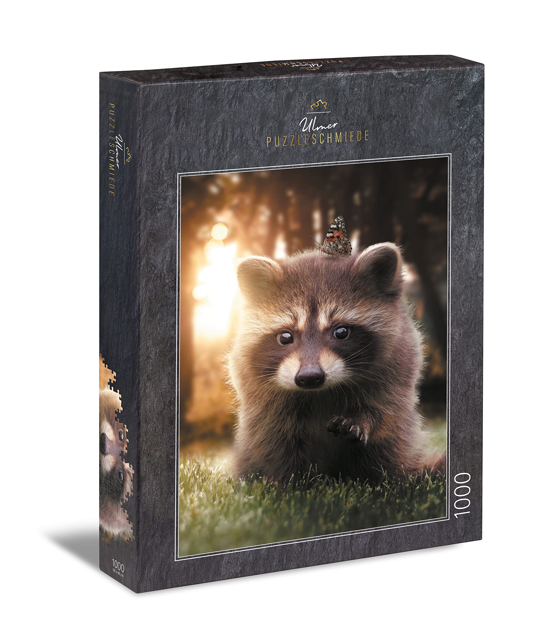 Ulmer Puzzleschmiede - Puzzle "Raccoon is looking for friend" - Loving animal motif as 1000 pieces puzzle - the cute little raccoon houses a butterfly and warm-hearted his paw