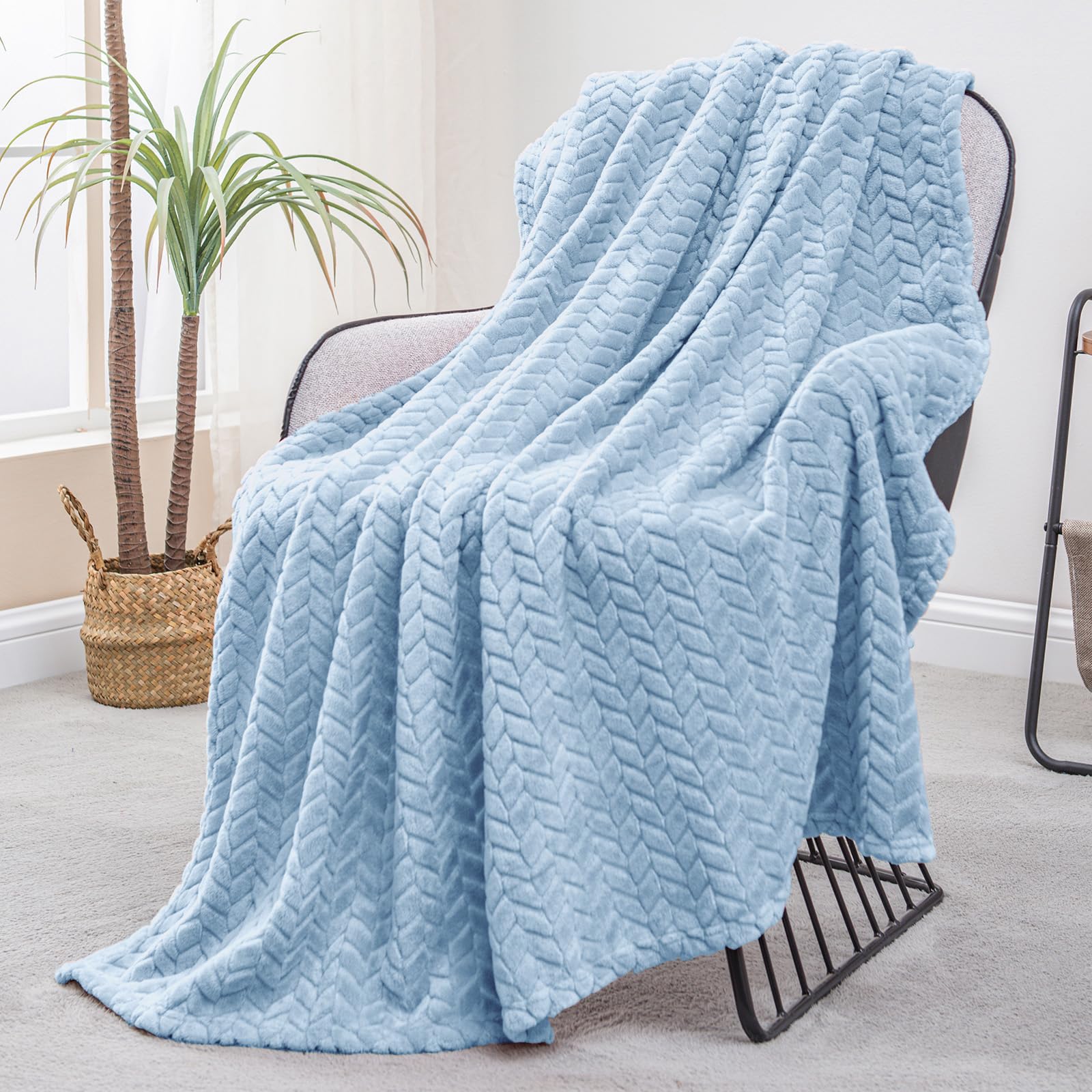 Exclusivo Mezcla Fleece Throw Blanket for Sofa and Bed, 127x178 CM Soft Cozy Jacquard Flannel Blankets, Lightweight Fuzzy Plush Warm Throws for All Seasons, Light Blue — image 1